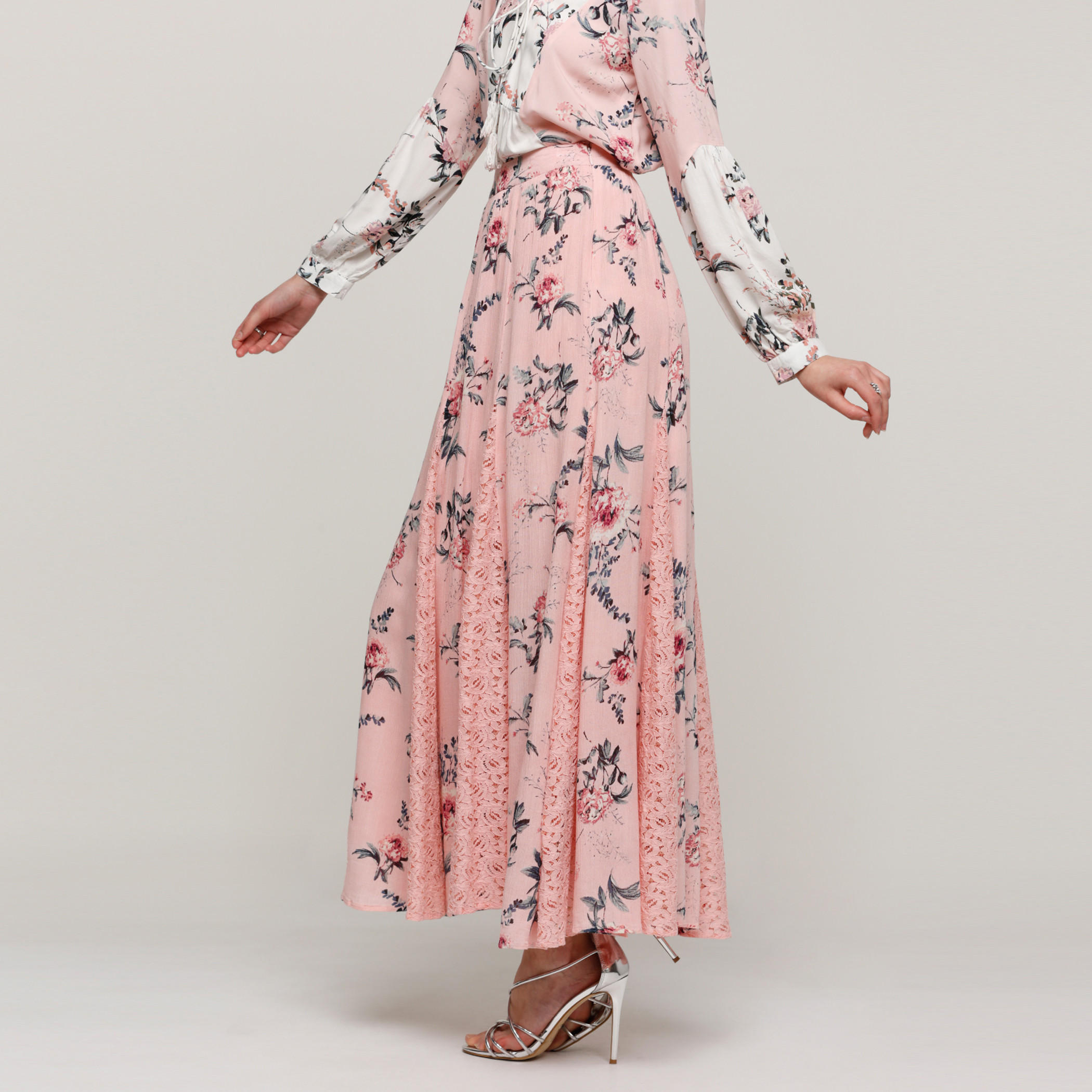 تنورة طويلة بسحّاب إغلاق وتفاصيل دانتيل مع طبعات-women-clothing-bottoms-skirts-image-3