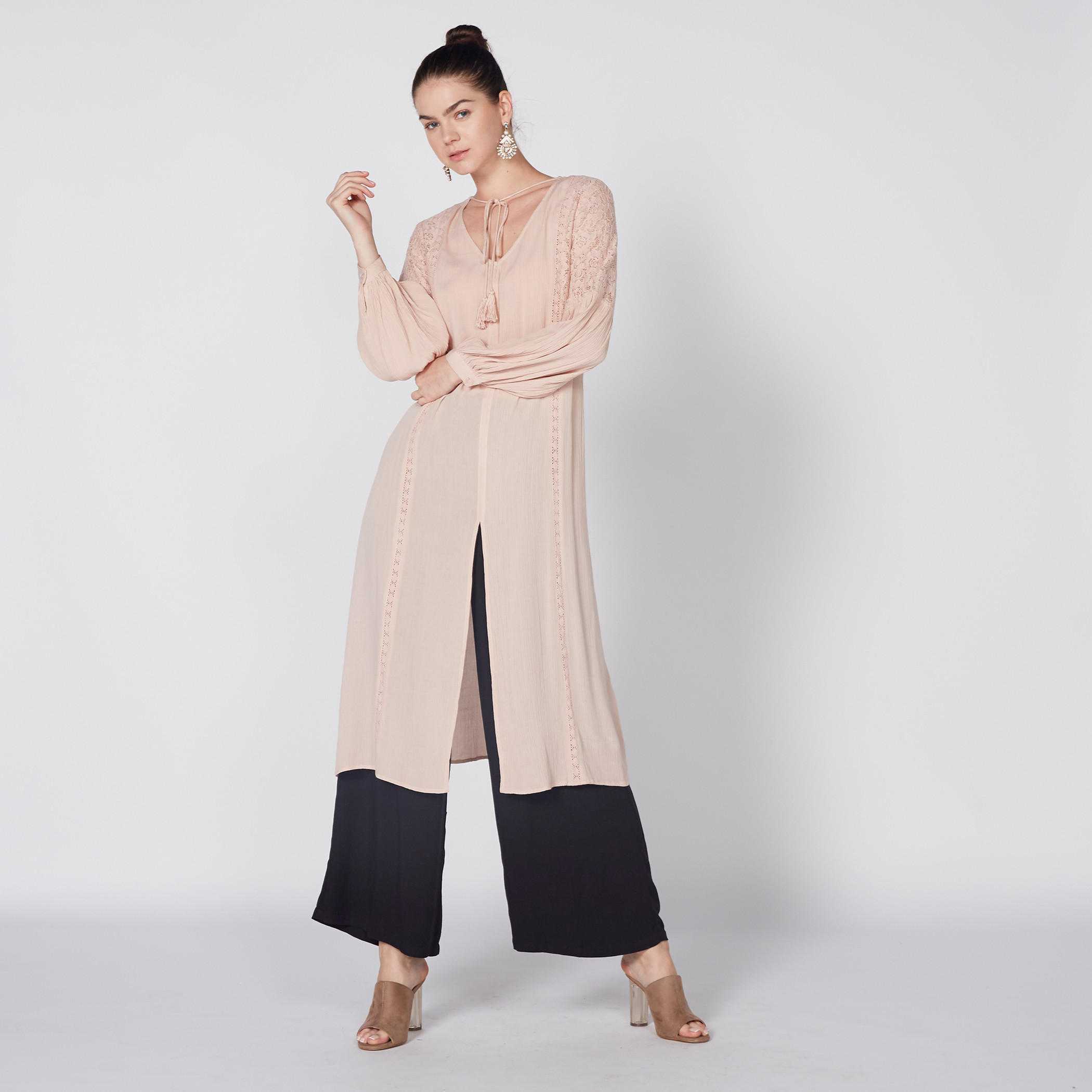تونيك بأكمام طويلة وشرّابات وتفاصيل دانتيل-women-clothing-shirtsandblouses-blouses-image-1