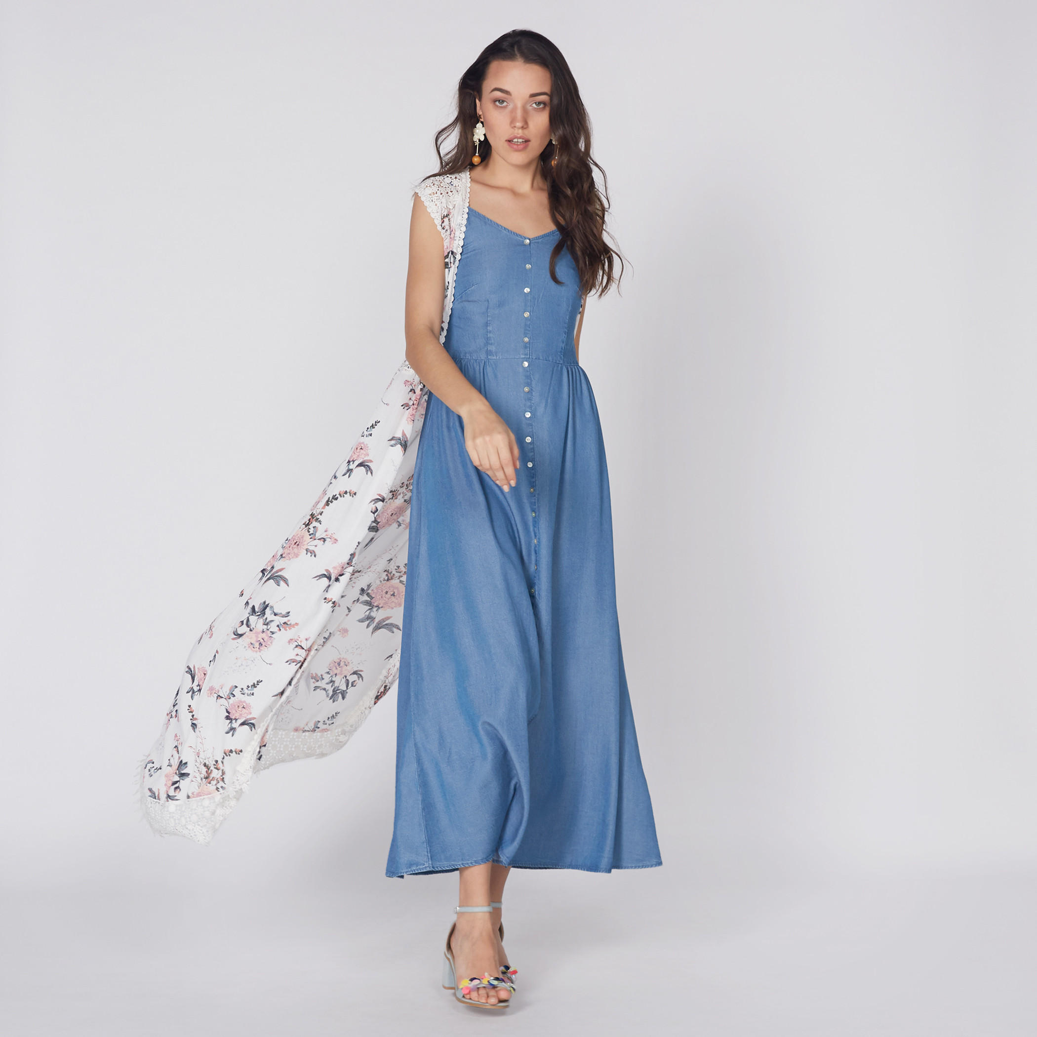 سترة طويلة دون أكمام ومفتوحة من الأمام بطبعات وتفاصيل دانتيل-women-clothing-shirtsandblouses-blouses-image-3