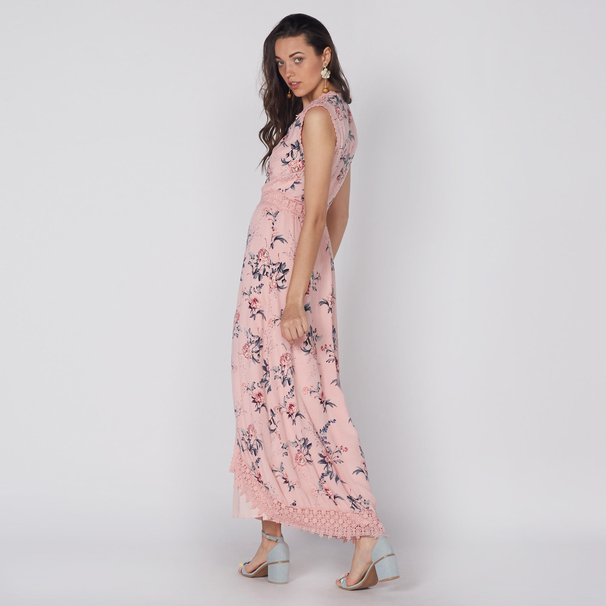 سترة طويلة دون أكمام ومفتوحة من الأمام بطبعات وتفاصيل دانتيل-women-clothing-shirtsandblouses-blouses-image-8