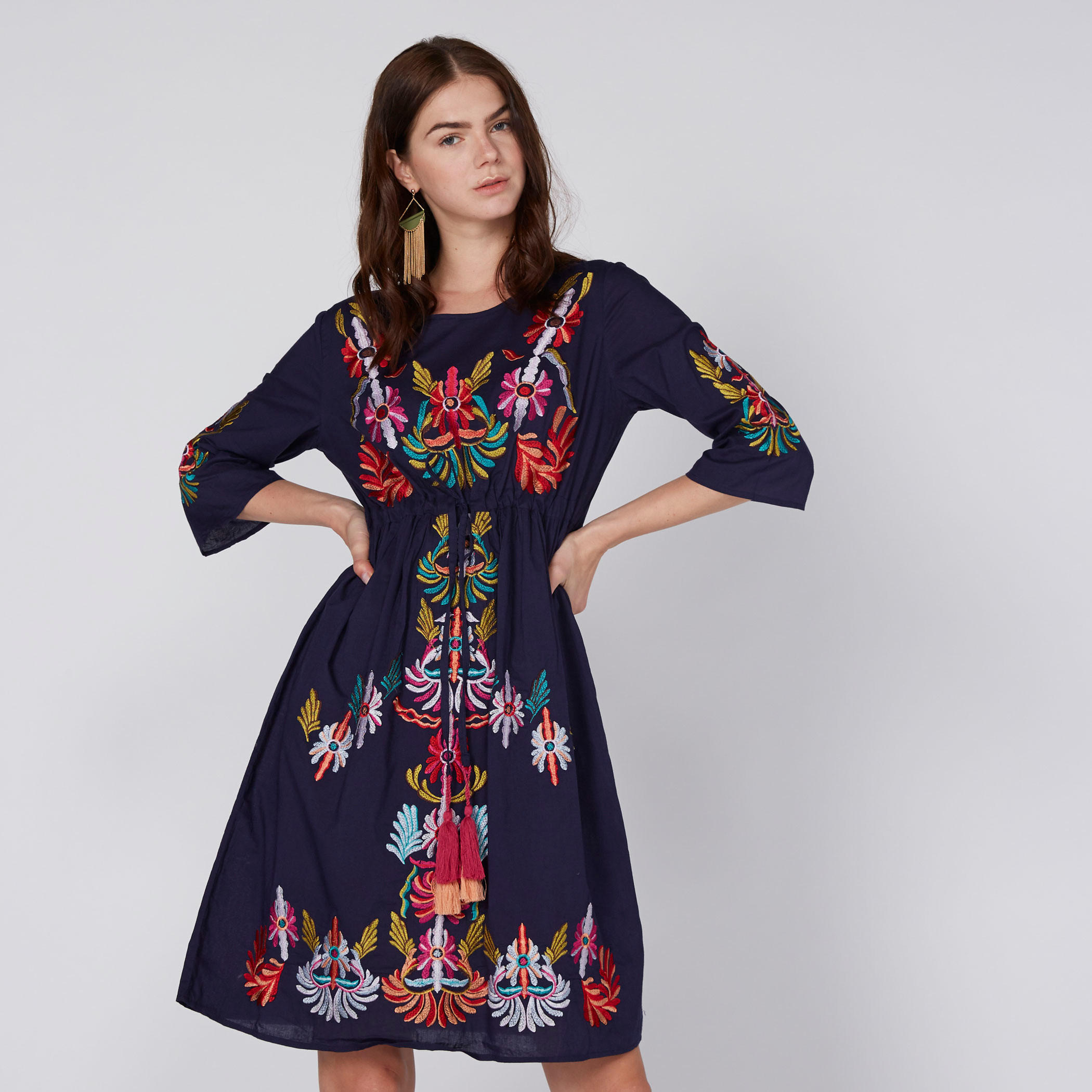 فستان مطرّز متوسط الطول بأكمام 3/4-women-clothing-dresses-image-1
