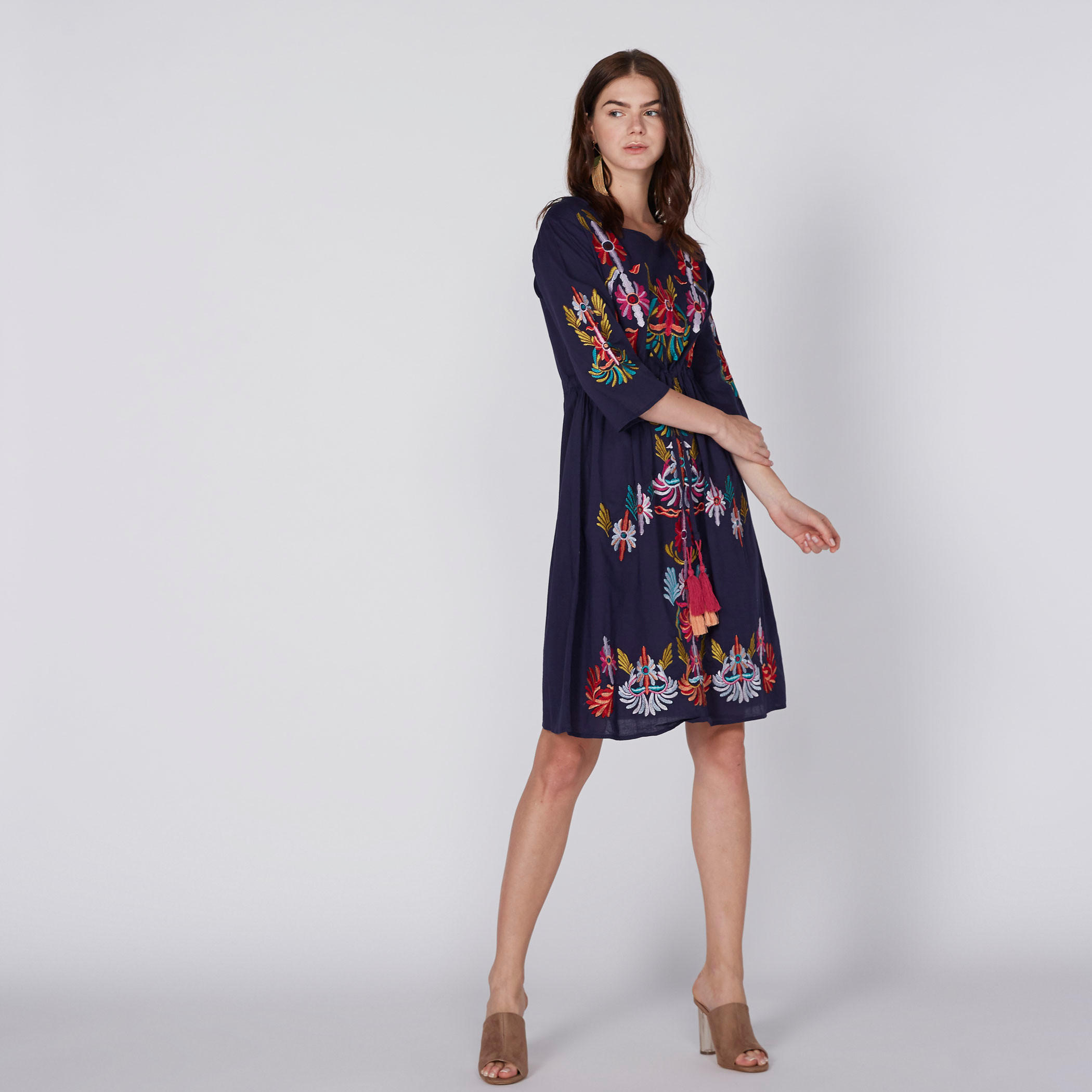 فستان مطرّز متوسط الطول بأكمام 3/4-women-clothing-dresses-image-2