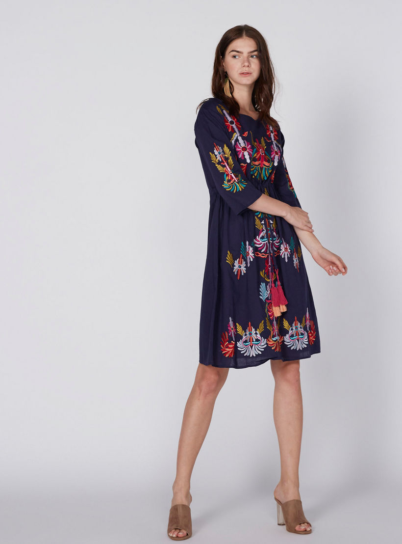 فستان مطرّز متوسط الطول بأكمام 3/4-women-clothing-dresses-image-2