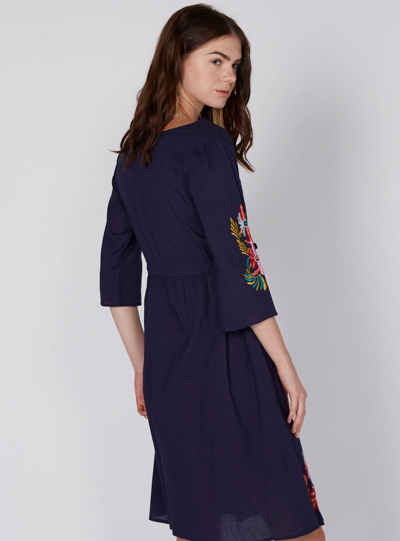 فستان مطرّز متوسط الطول بأكمام 3/4-women-clothing-dresses-image-3