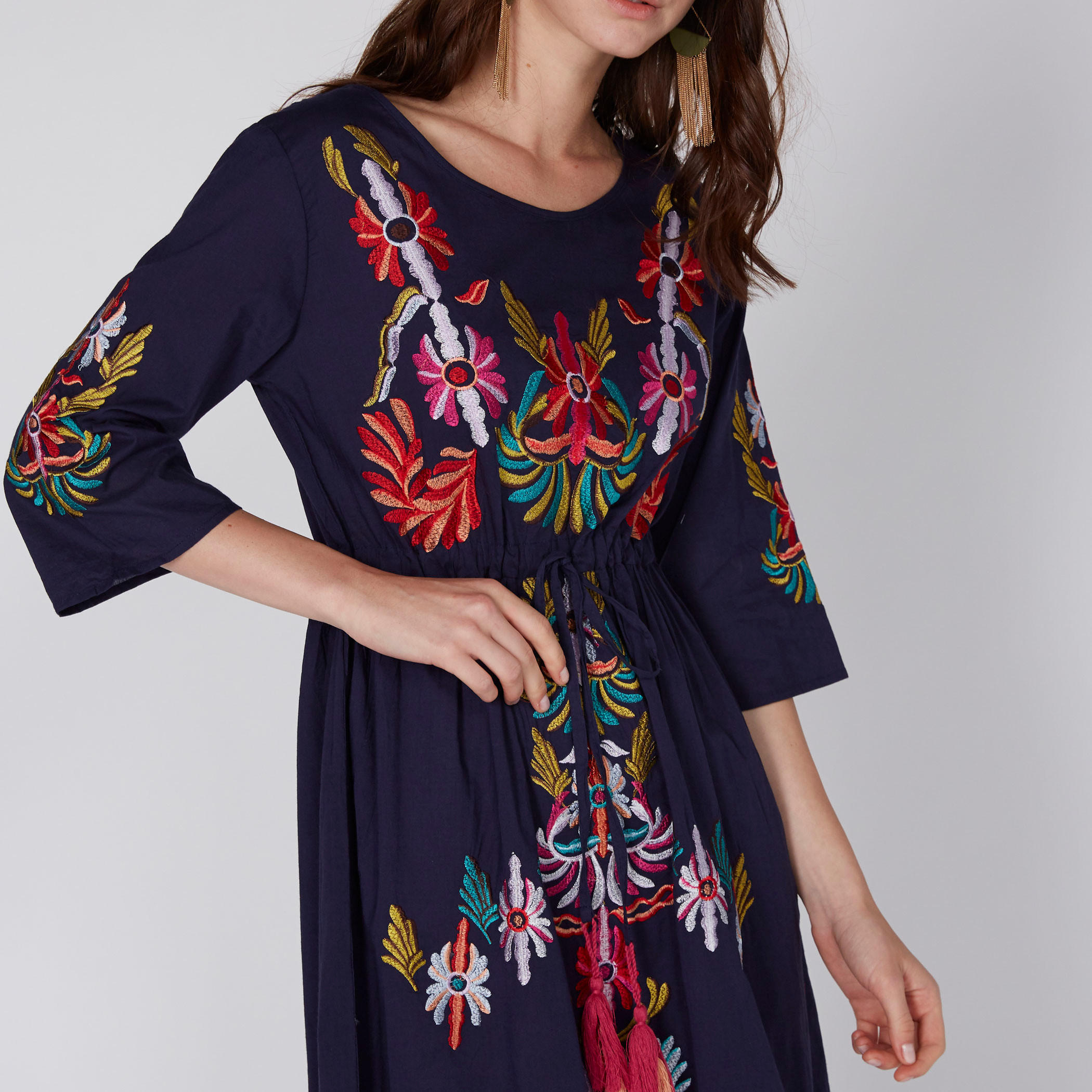 فستان مطرّز متوسط الطول بأكمام 3/4-women-clothing-dresses-image-4