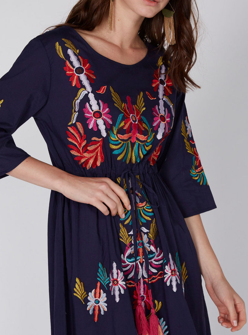 فستان مطرّز متوسط الطول بأكمام 3/4-women-clothing-dresses-image-4
