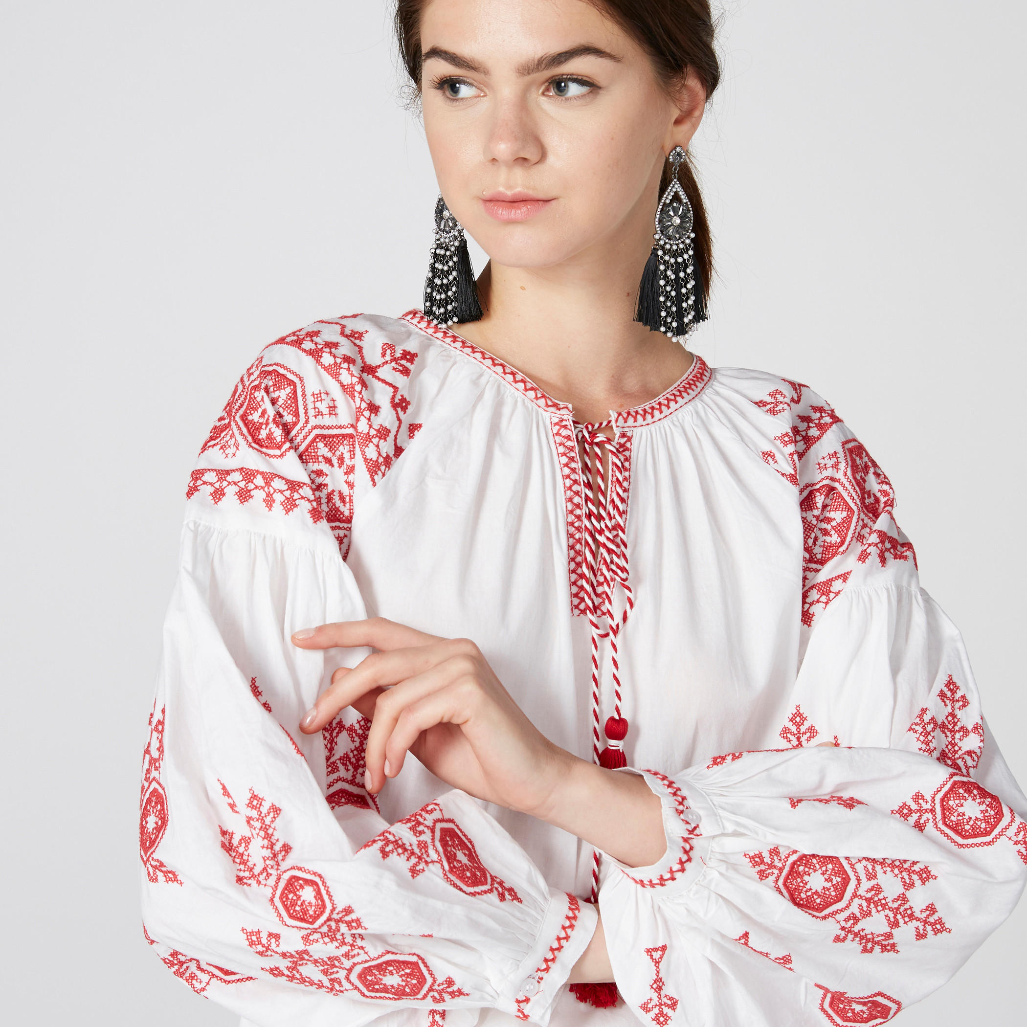 بلوزة مطرّزة بأكمام طويلة ورباط-women-clothing-shirtsandblouses-blouses-image-4