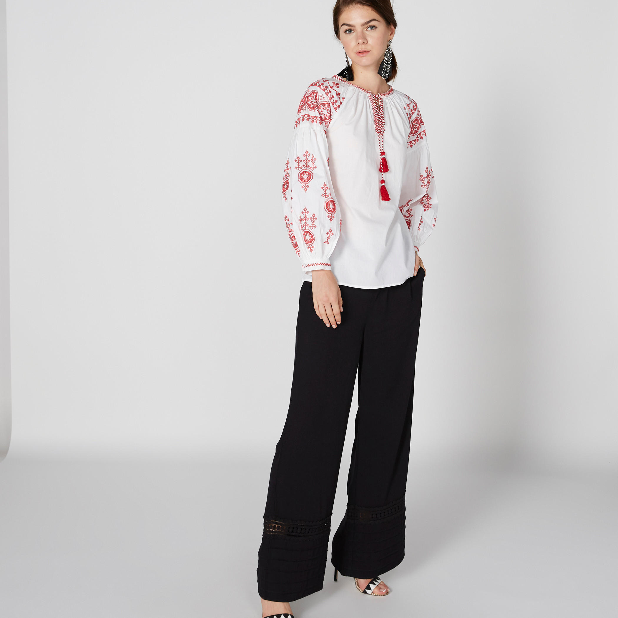 بلوزة مطرّزة بأكمام طويلة ورباط-women-clothing-shirtsandblouses-blouses-image-5