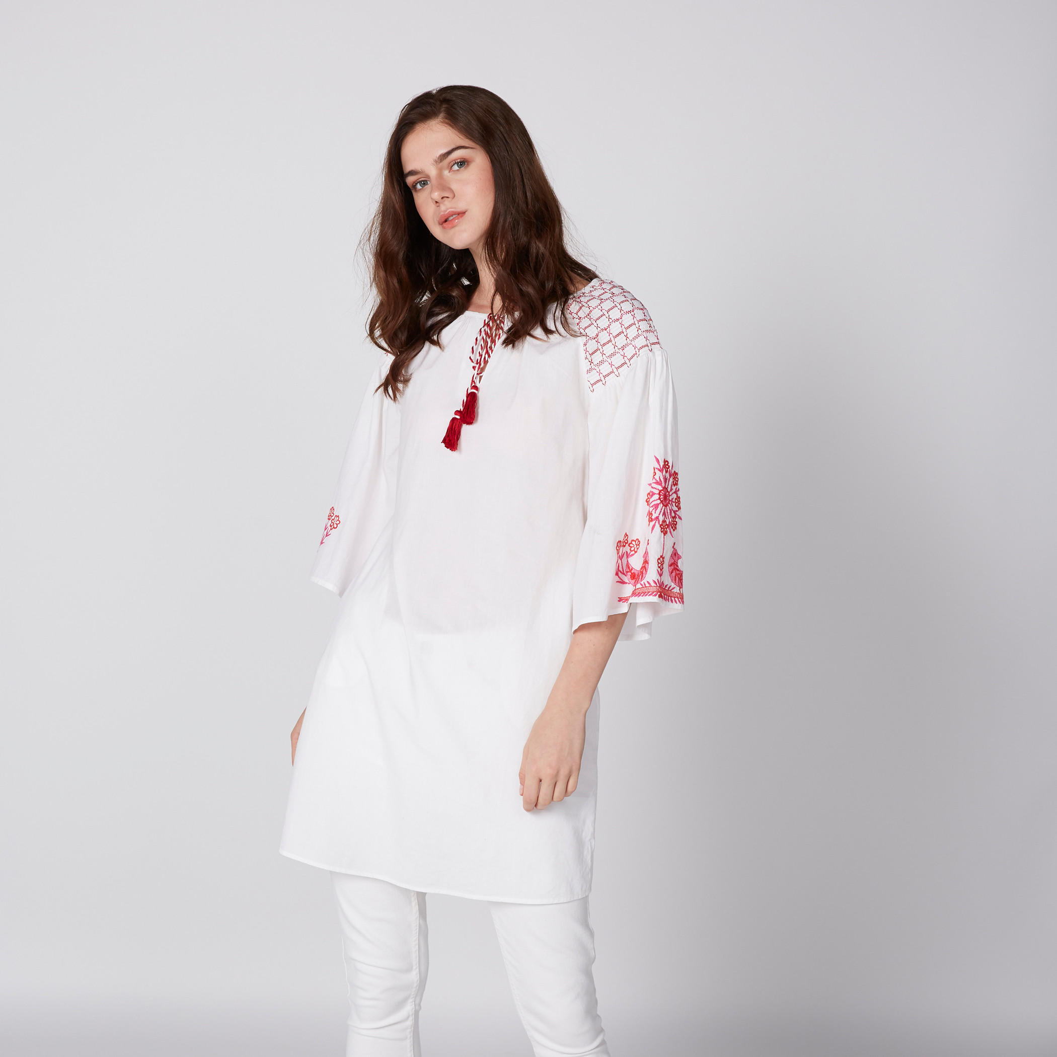 تونيك مطرّز بياقة مستديرة وأكمام 3/4-women-clothing-shirtsandblouses-blouses-image-2