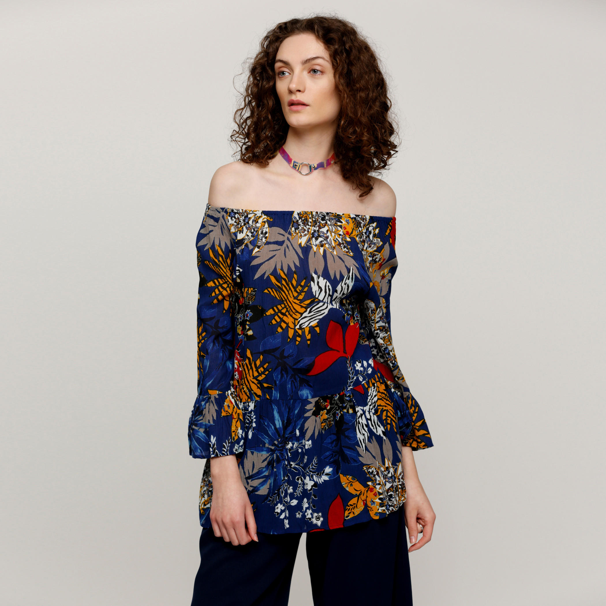 بلوزة مكشوفة الأكتاف مع أكمام طويلة وطبعات-women-clothing-shirtsandblouses-blouses-image-1