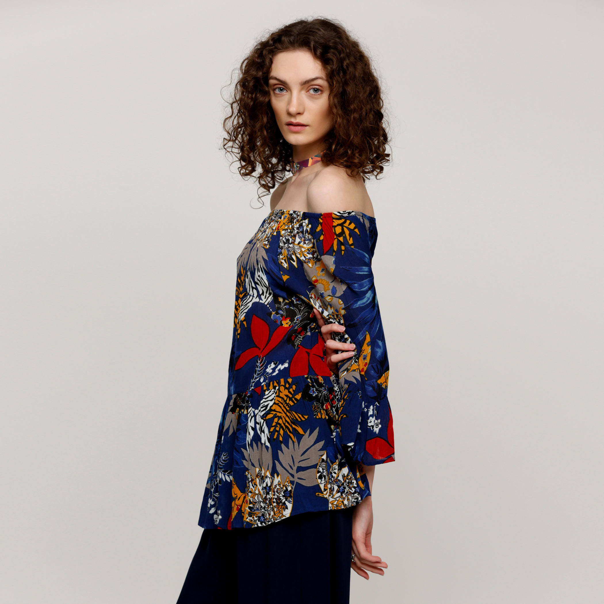 بلوزة مكشوفة الأكتاف مع أكمام طويلة وطبعات-women-clothing-shirtsandblouses-blouses-image-3