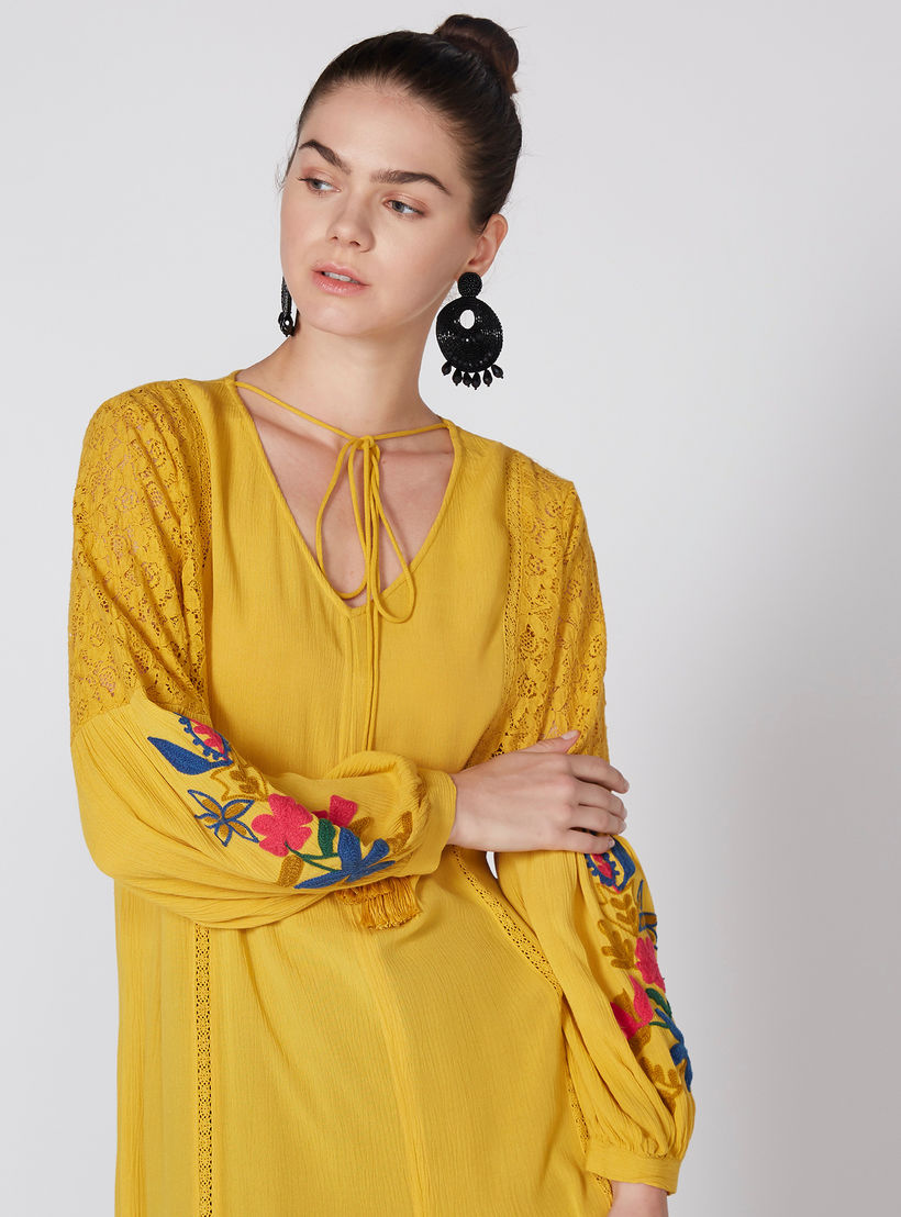 تونيك مطرّز بأكمام طويلة وتفاصيل دانتيل-women-clothing-shirtsandblouses-blouses-image-2