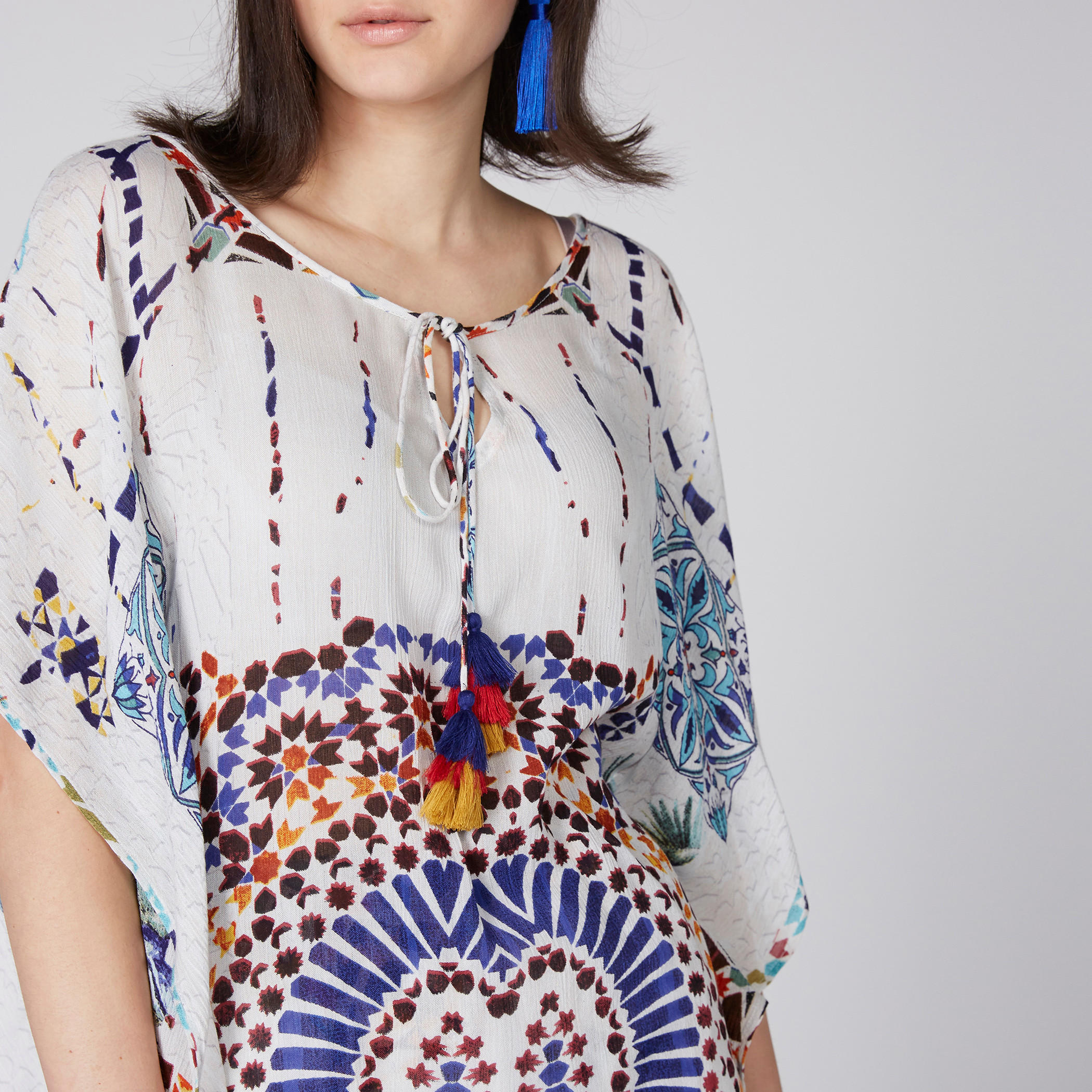 بلوزة برباط وشرّابات وطبعات-women-clothing-shirtsandblouses-blouses-image-2