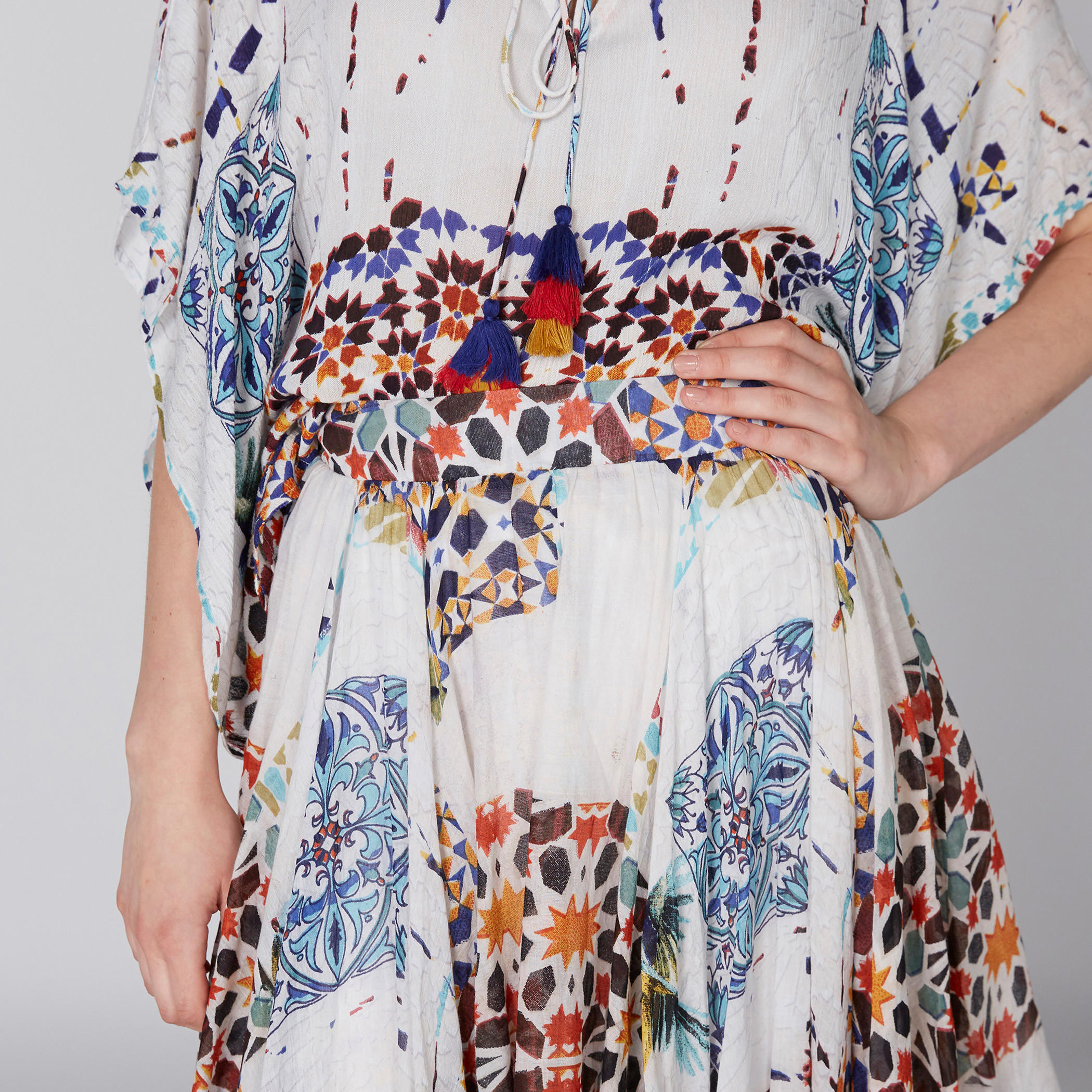 تنورة ميدي بطبعات وأطراف غير مستوية-women-clothing-bottoms-skirts-image-3