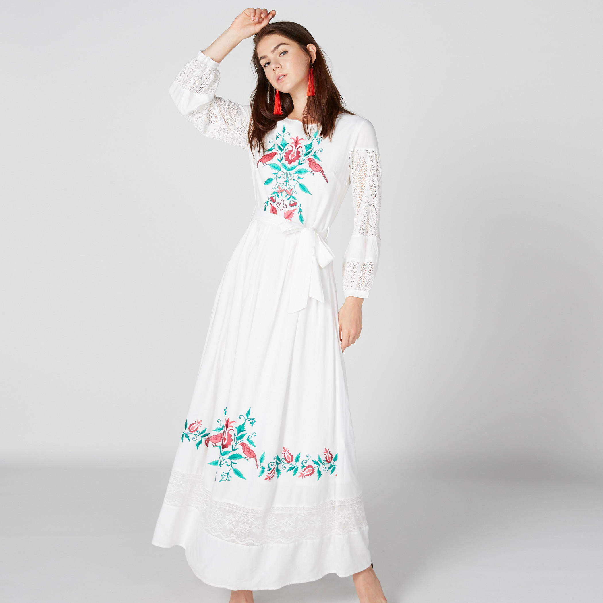 فستان طويل مطرّز بياقة مستديرة وأكمام طويلة-women-clothing-dresses-image-1