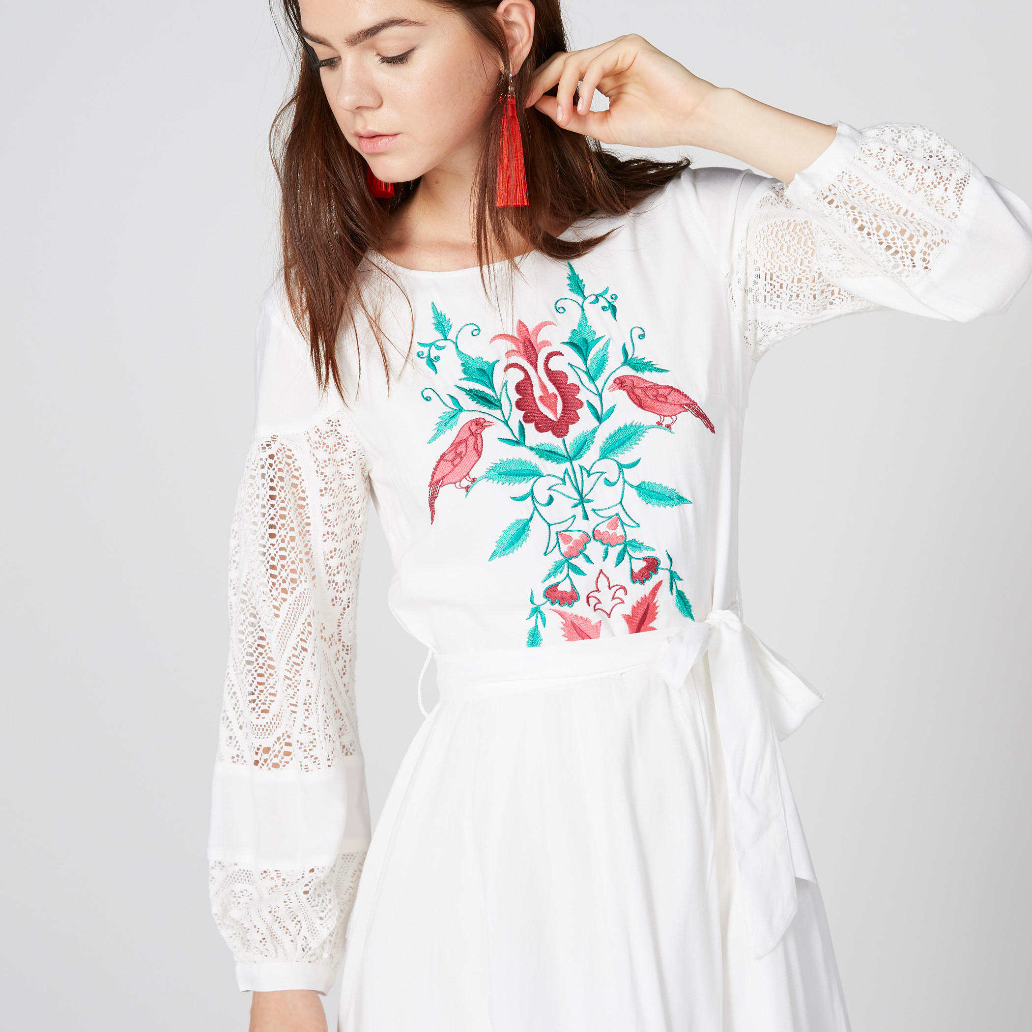 فستان طويل مطرّز بياقة مستديرة وأكمام طويلة-women-clothing-dresses-image-2