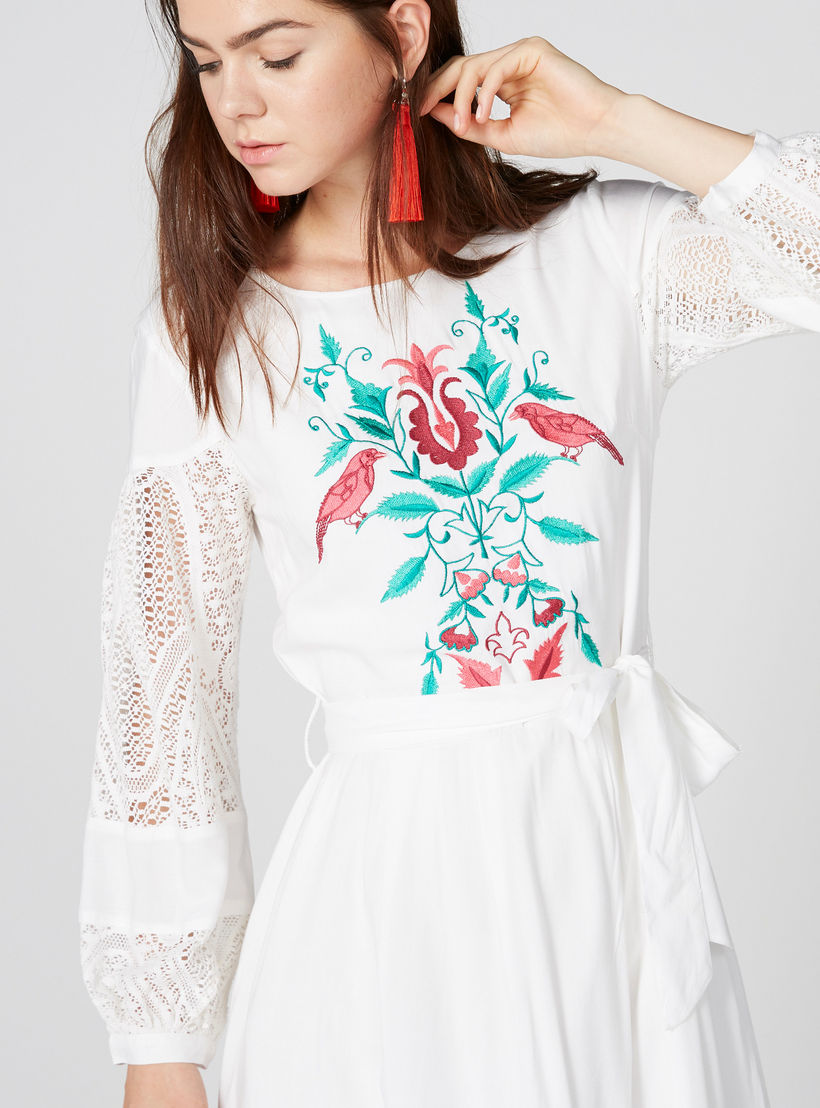 فستان طويل مطرّز بياقة مستديرة وأكمام طويلة-women-clothing-dresses-image-2