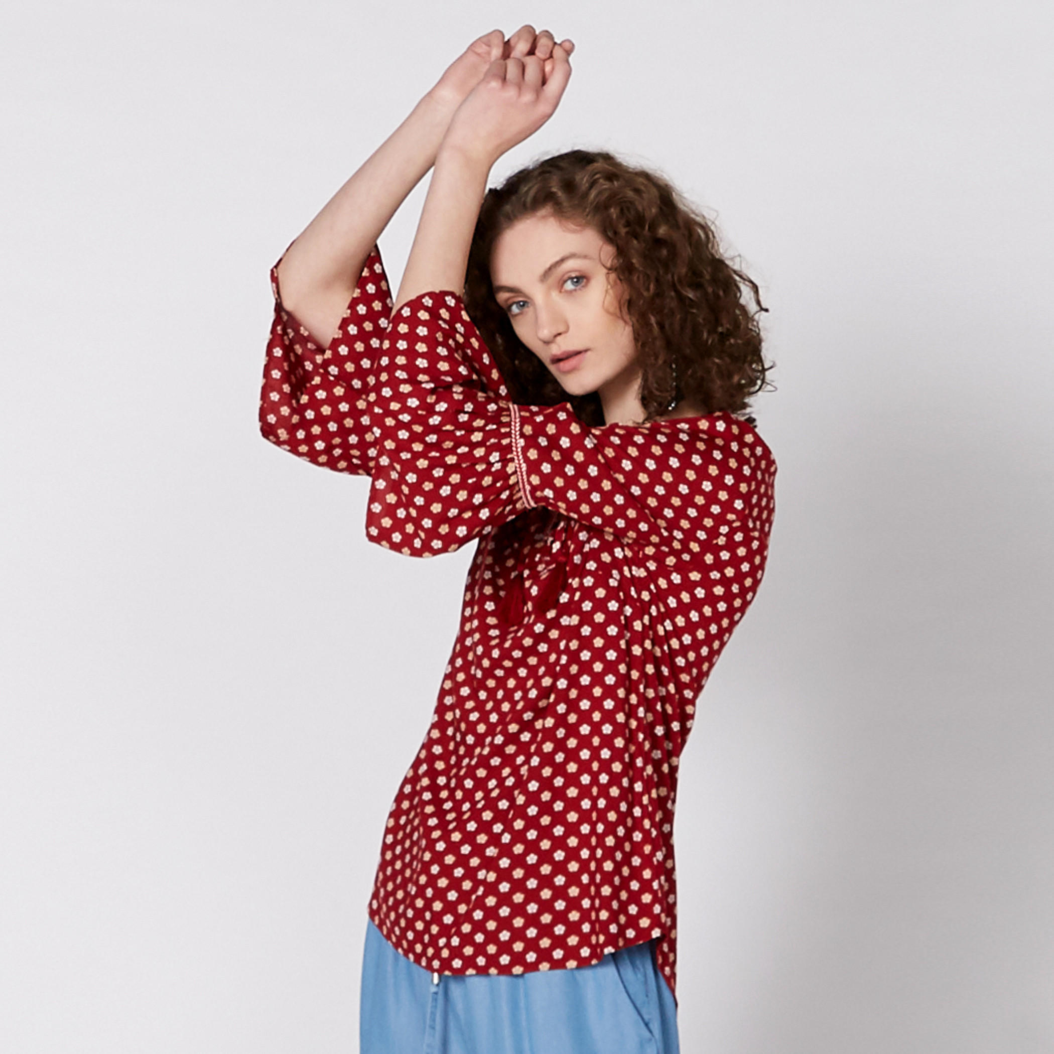 بلوزة بطبعات وأكمام واسعة وربّاط-women-clothing-shirtsandblouses-blouses-image-3
