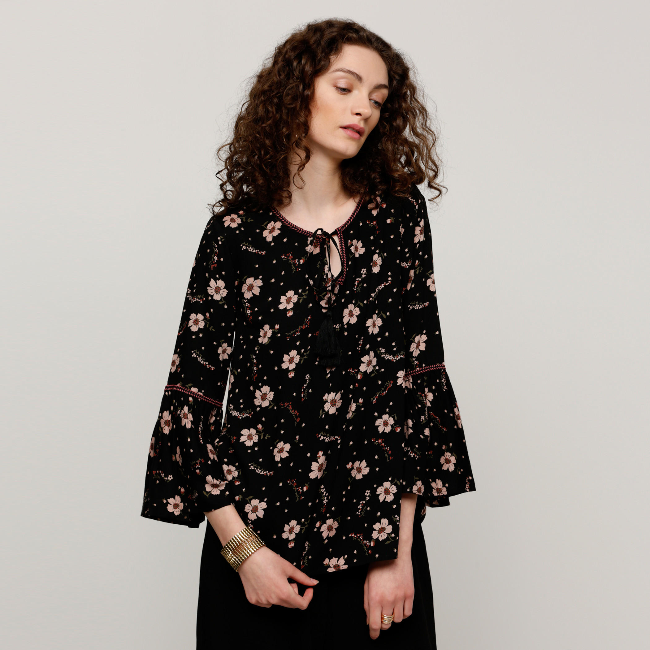 بلوزة بأكمام 3/4 وتفاصيل رباط وطبعات-women-clothing-shirtsandblouses-blouses-image-1