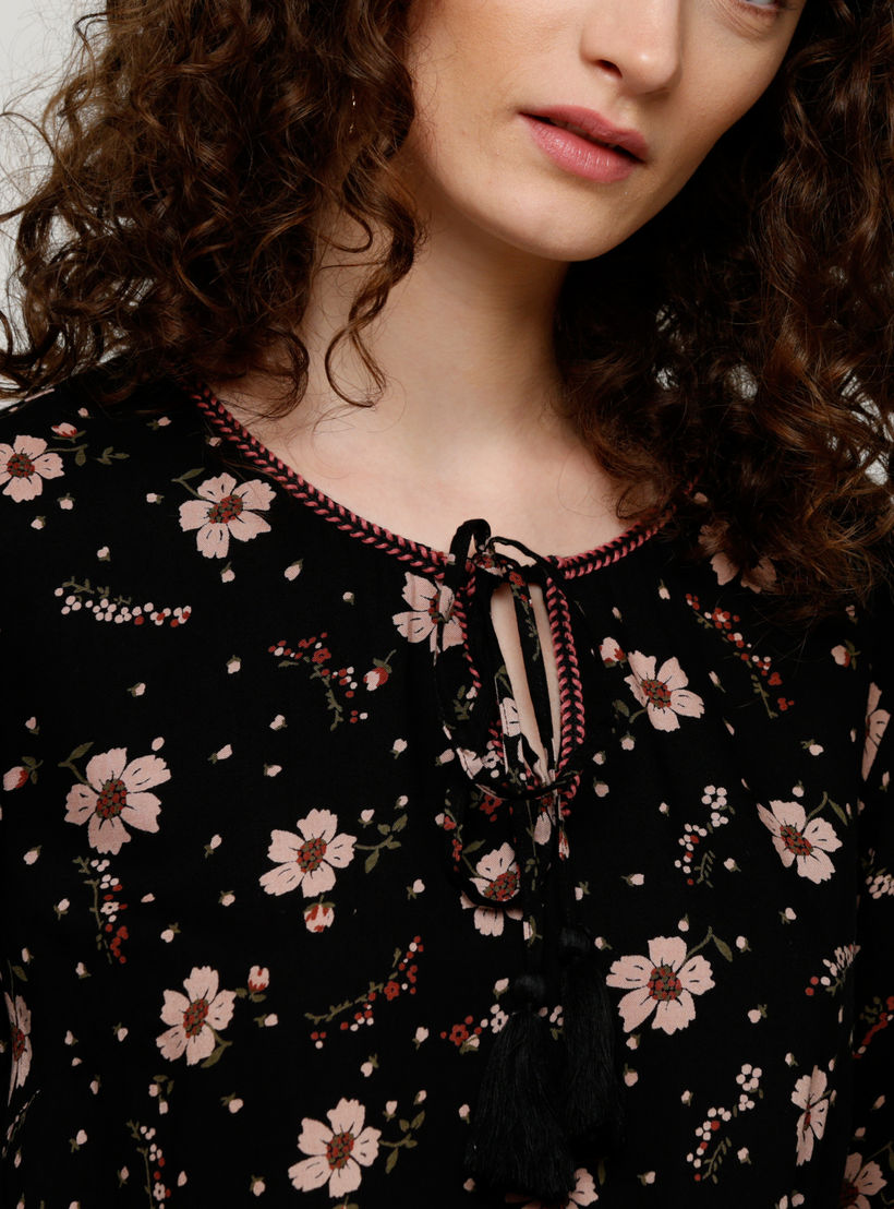 بلوزة بأكمام 3/4 وتفاصيل رباط وطبعات-women-clothing-shirtsandblouses-blouses-image-4