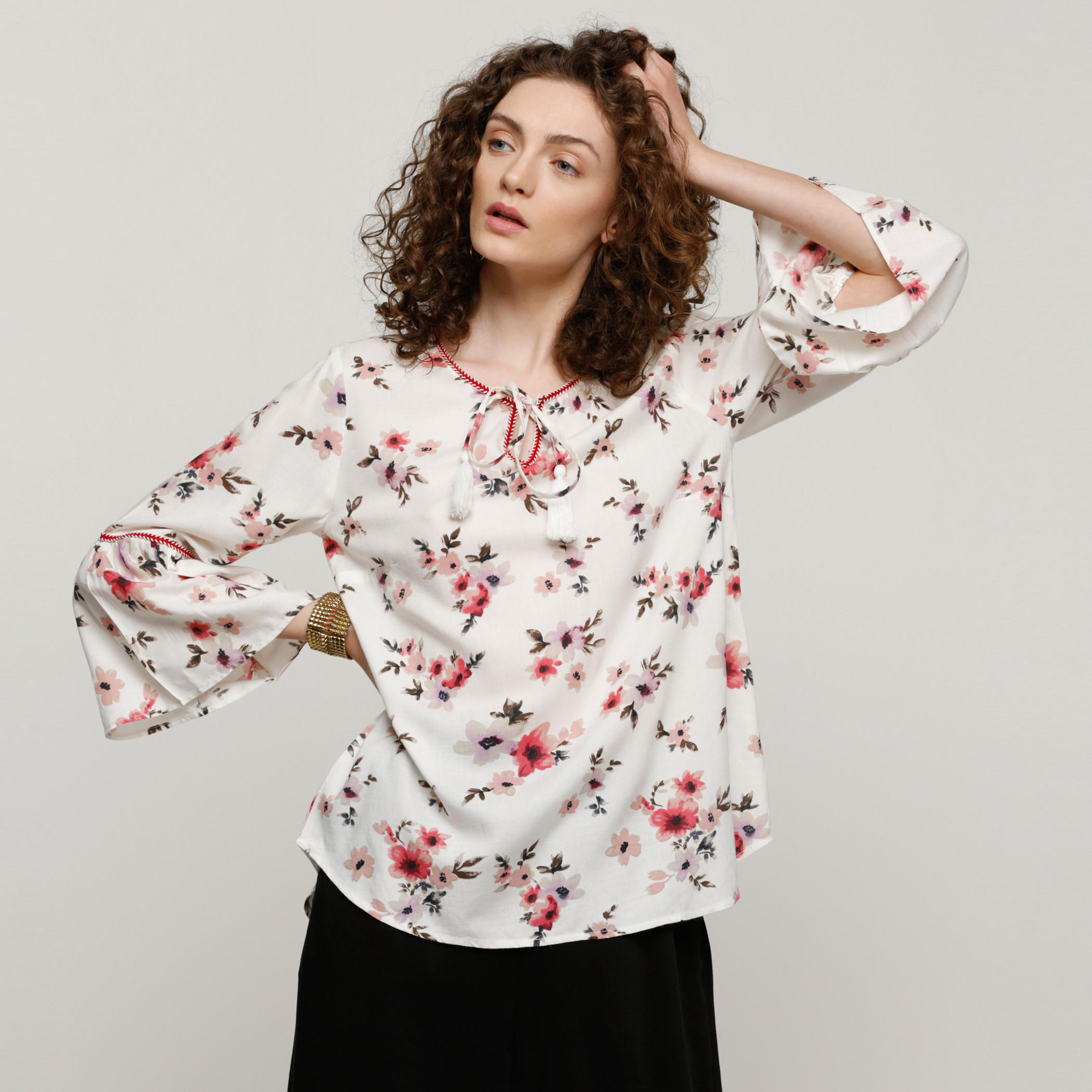 بلوزة بأكمام 3/4 وتفاصيل رباط وطبعات-women-clothing-shirtsandblouses-blouses-image-1