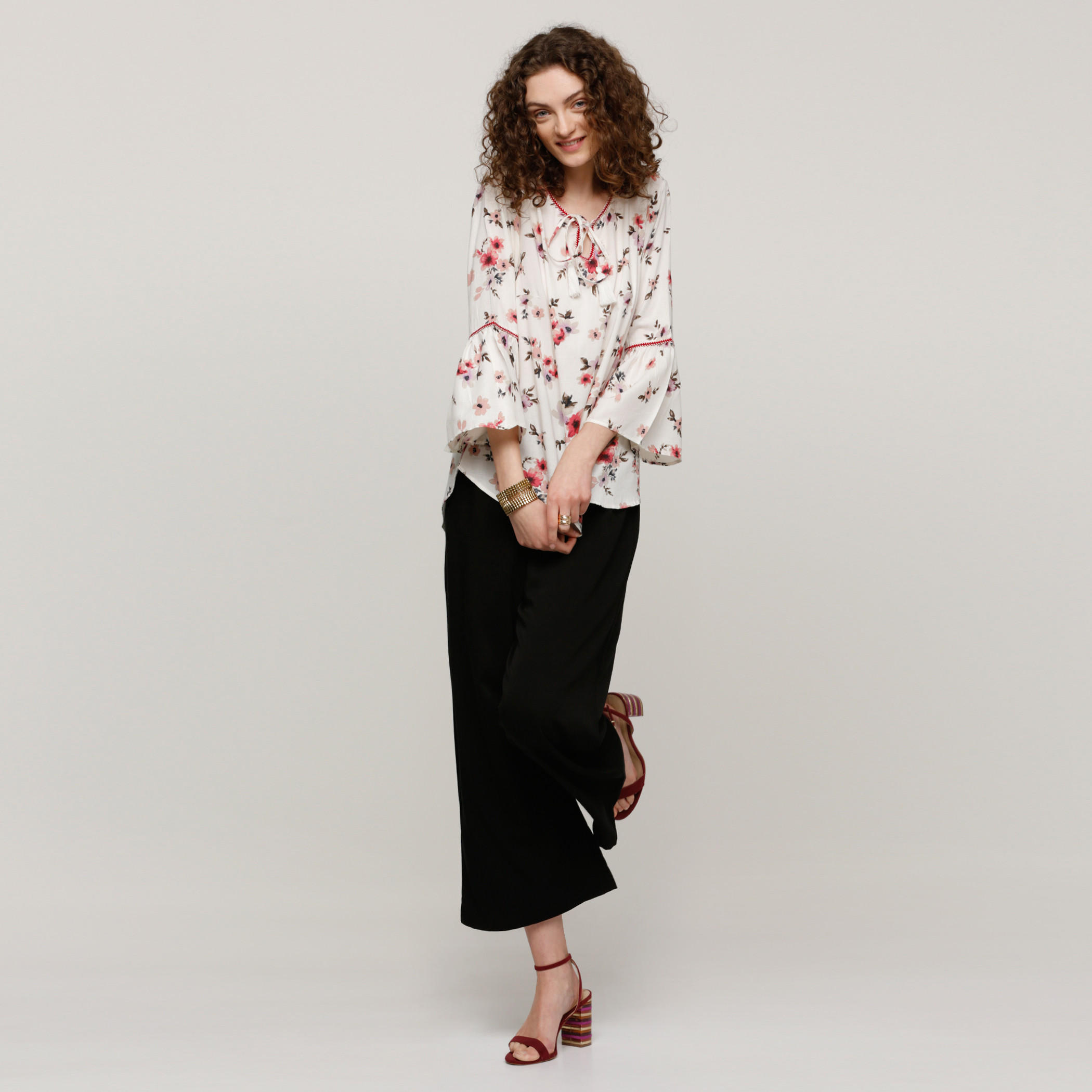 بلوزة بأكمام 3/4 وتفاصيل رباط وطبعات-women-clothing-shirtsandblouses-blouses-image-4