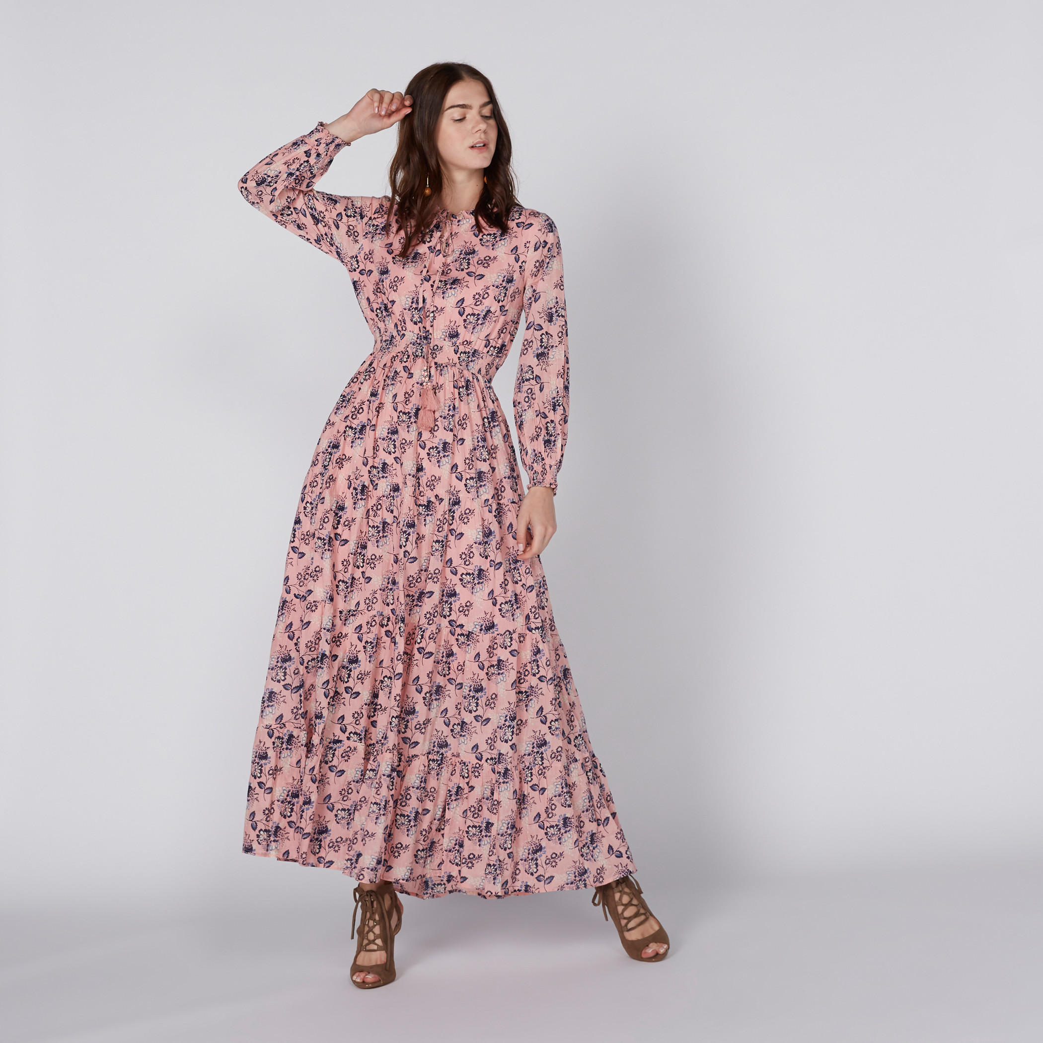 فستان طويل بأكمام طويلة ورباط إغلاق وطبعات-women-clothing-dresses-image-3
