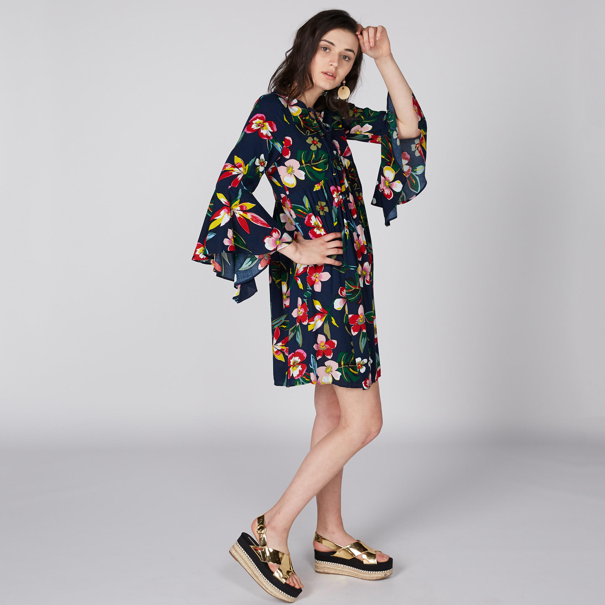 فستان قصير بأكمام واسعة ورباط وطبعات-women-clothing-dresses-image-4