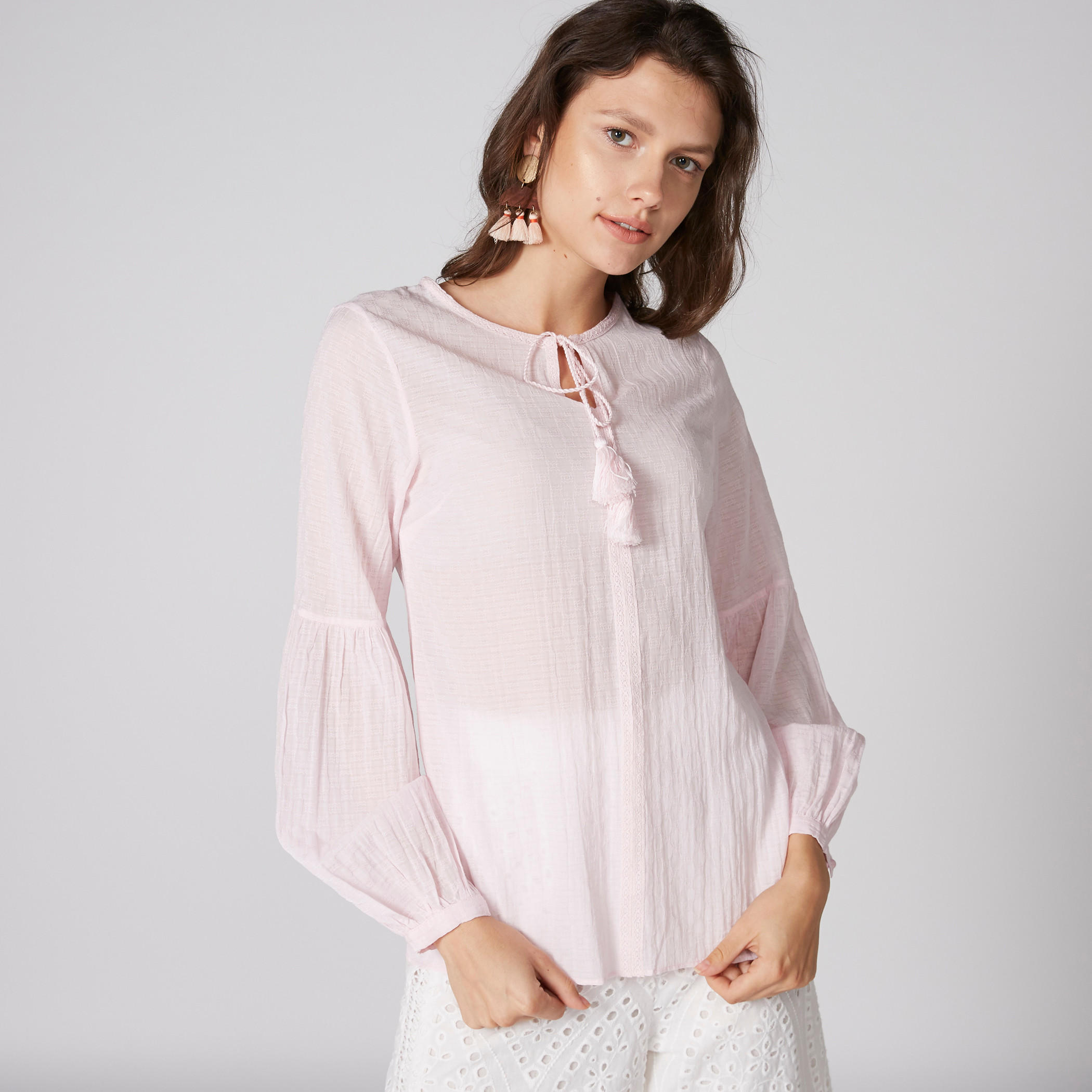 بلوزة بارزة الملمس بأكمام طويلة وأربطة-women-clothing-shirtsandblouses-blouses-image-1