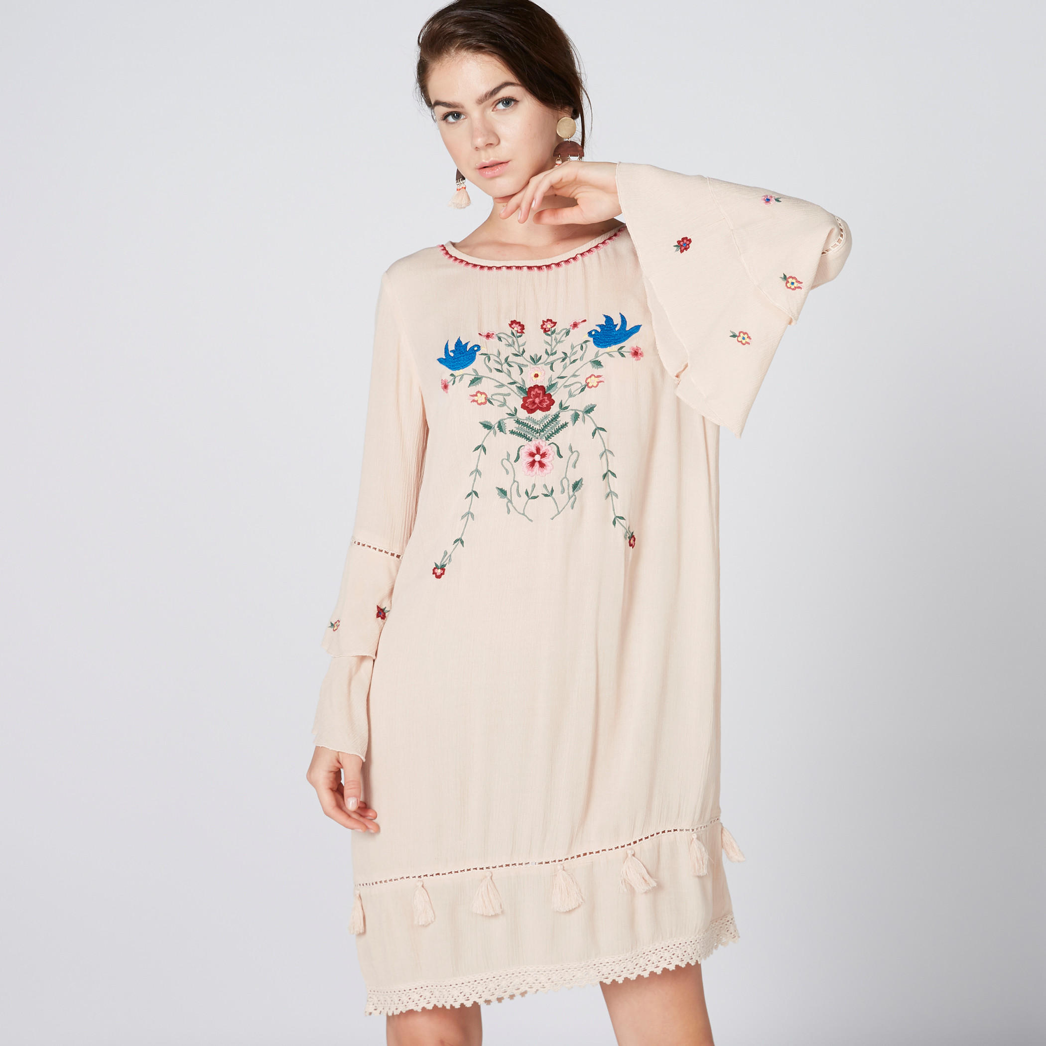 فستان مطرّز متوسط الطول بأكمام كشكش-women-clothing-dresses-image-2