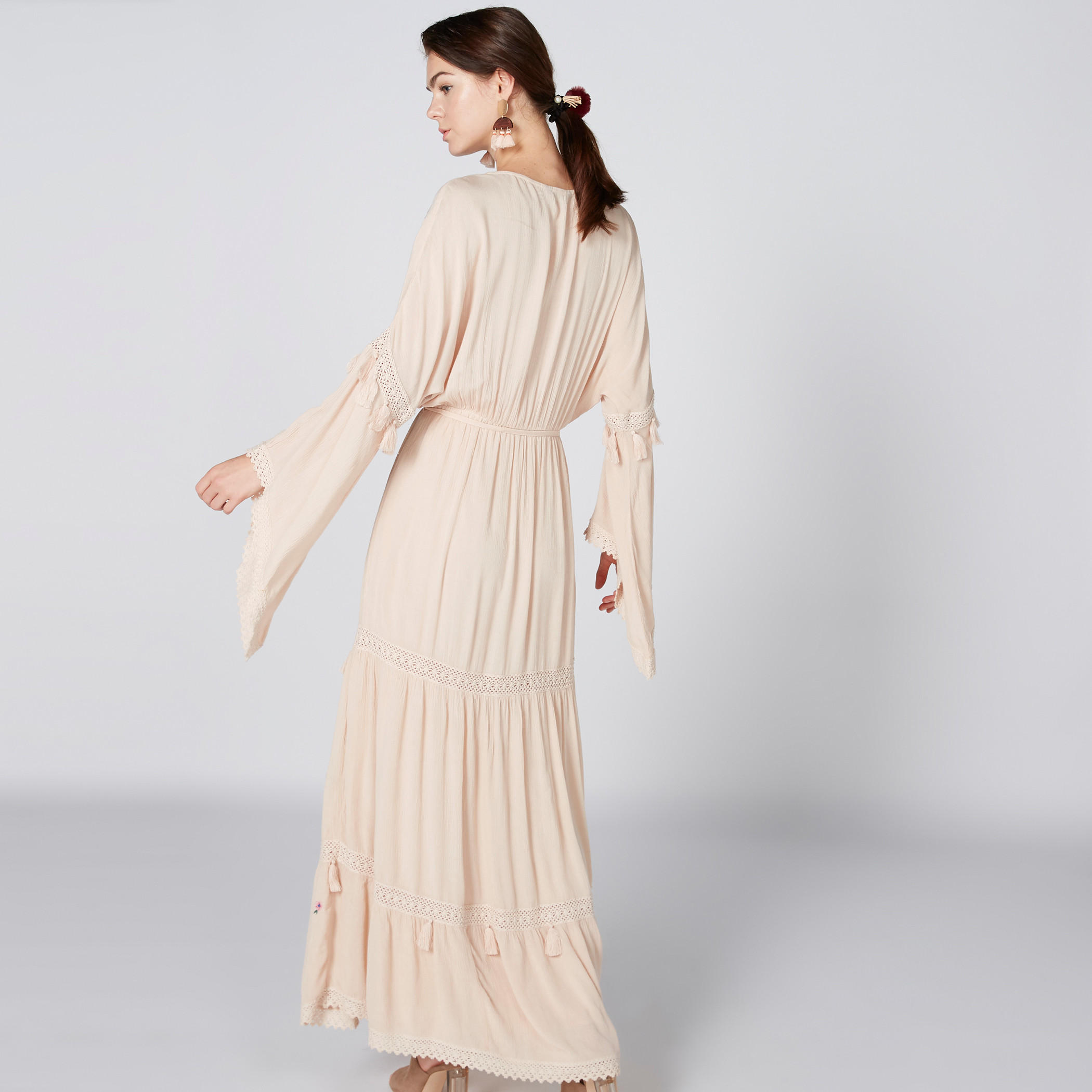 فستان طويل مطرّز بأكمام عريضة ورباط-women-clothing-dresses-image-3