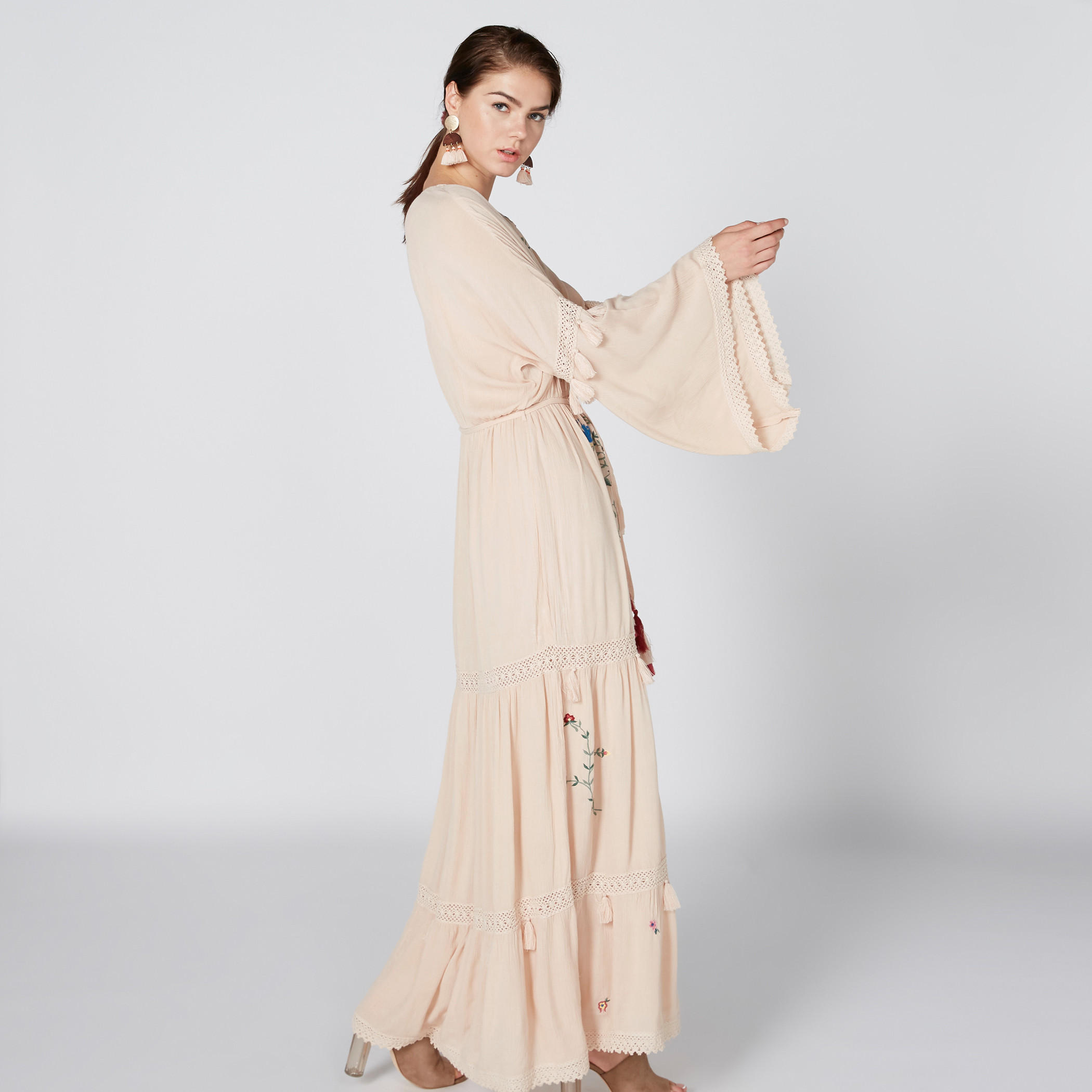 فستان طويل مطرّز بأكمام عريضة ورباط-women-clothing-dresses-image-4
