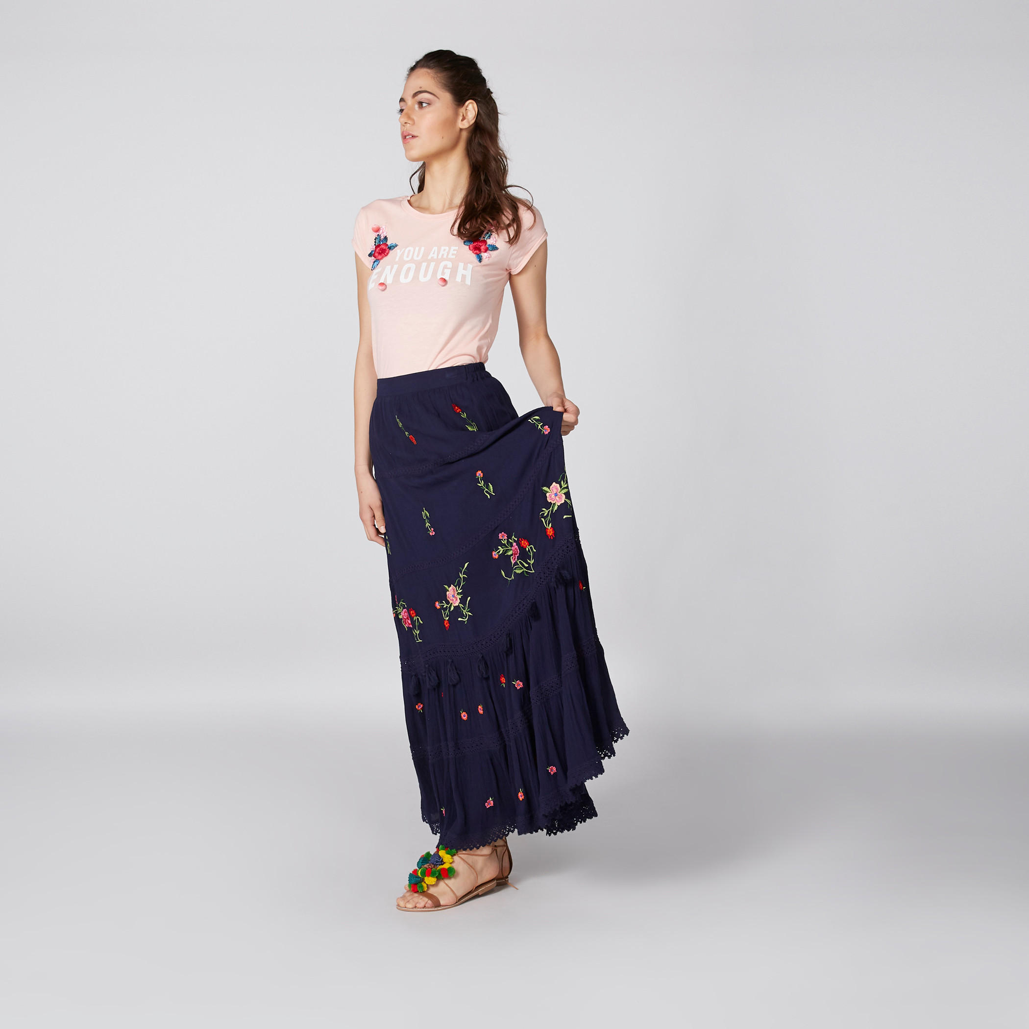 تنورة طويلة مطرّزة بخصر مطّاطي وشرّابات-women-clothing-bottoms-skirts-image-2