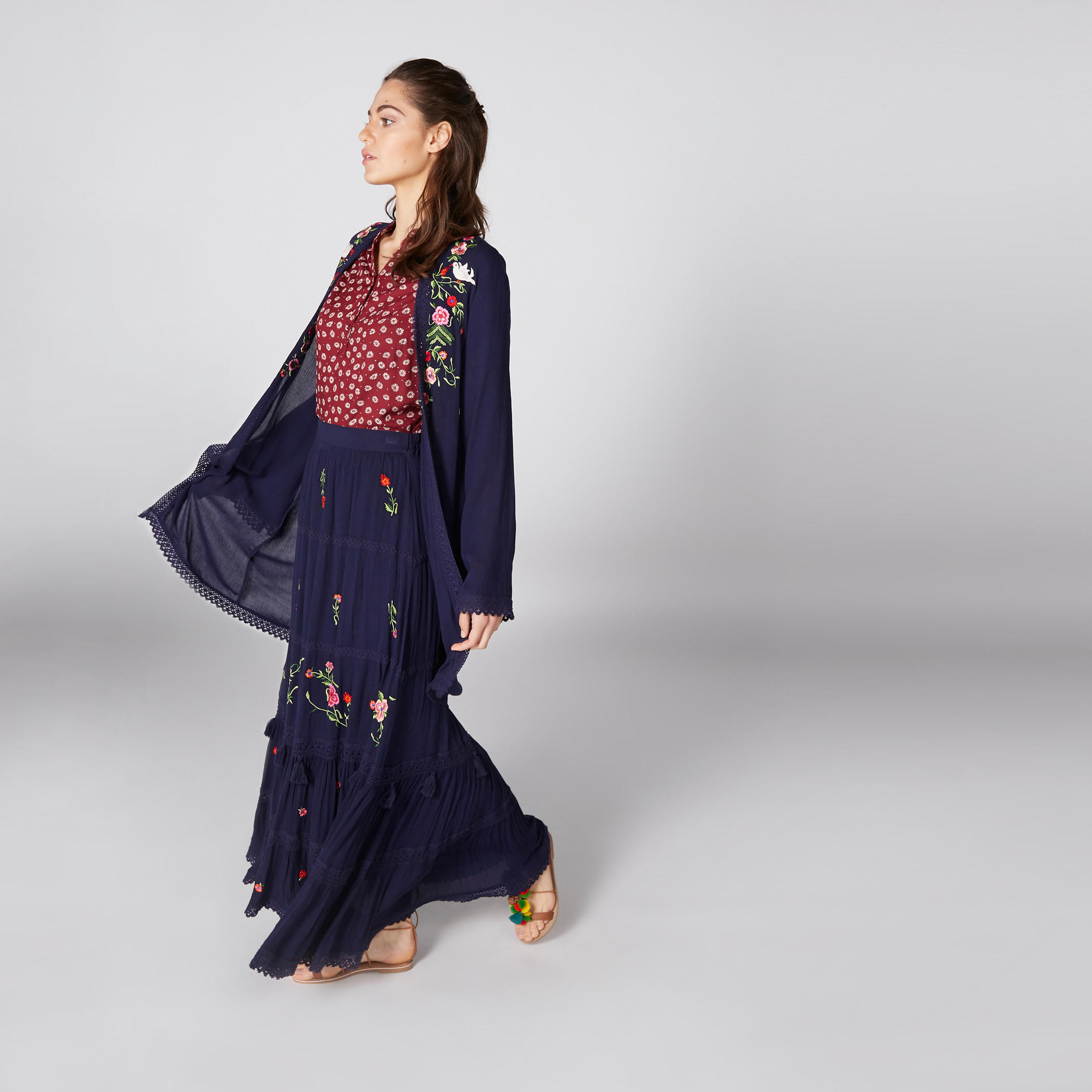 سترة طويلة مطرزة ومفتوحة من الأمام بأكمام طويلة-women-winterwear-cardigansandjumpers-cardigans-image-2