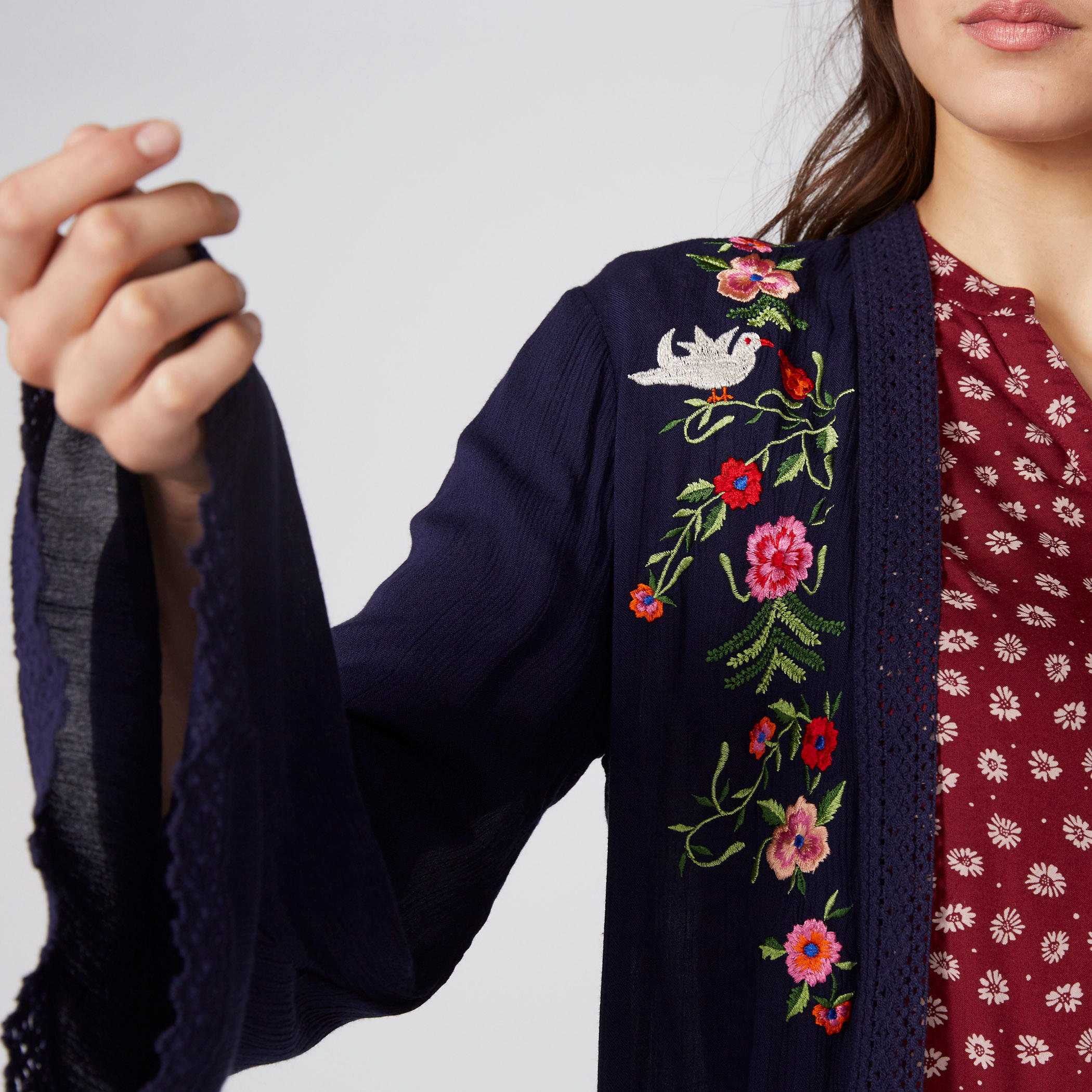 سترة طويلة مطرزة ومفتوحة من الأمام بأكمام طويلة-women-winterwear-cardigansandjumpers-cardigans-image-3