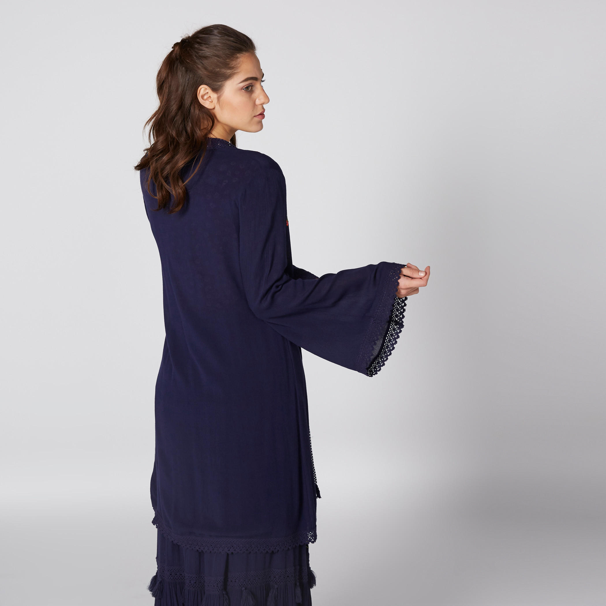 سترة طويلة مطرزة ومفتوحة من الأمام بأكمام طويلة-women-winterwear-cardigansandjumpers-cardigans-image-4