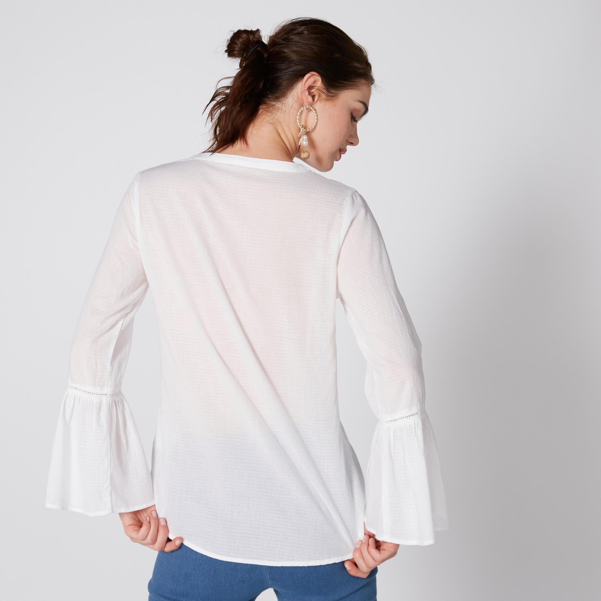 بلوزة بياقة V وأكمام عريضة-women-clothing-shirtsandblouses-blouses-image-2