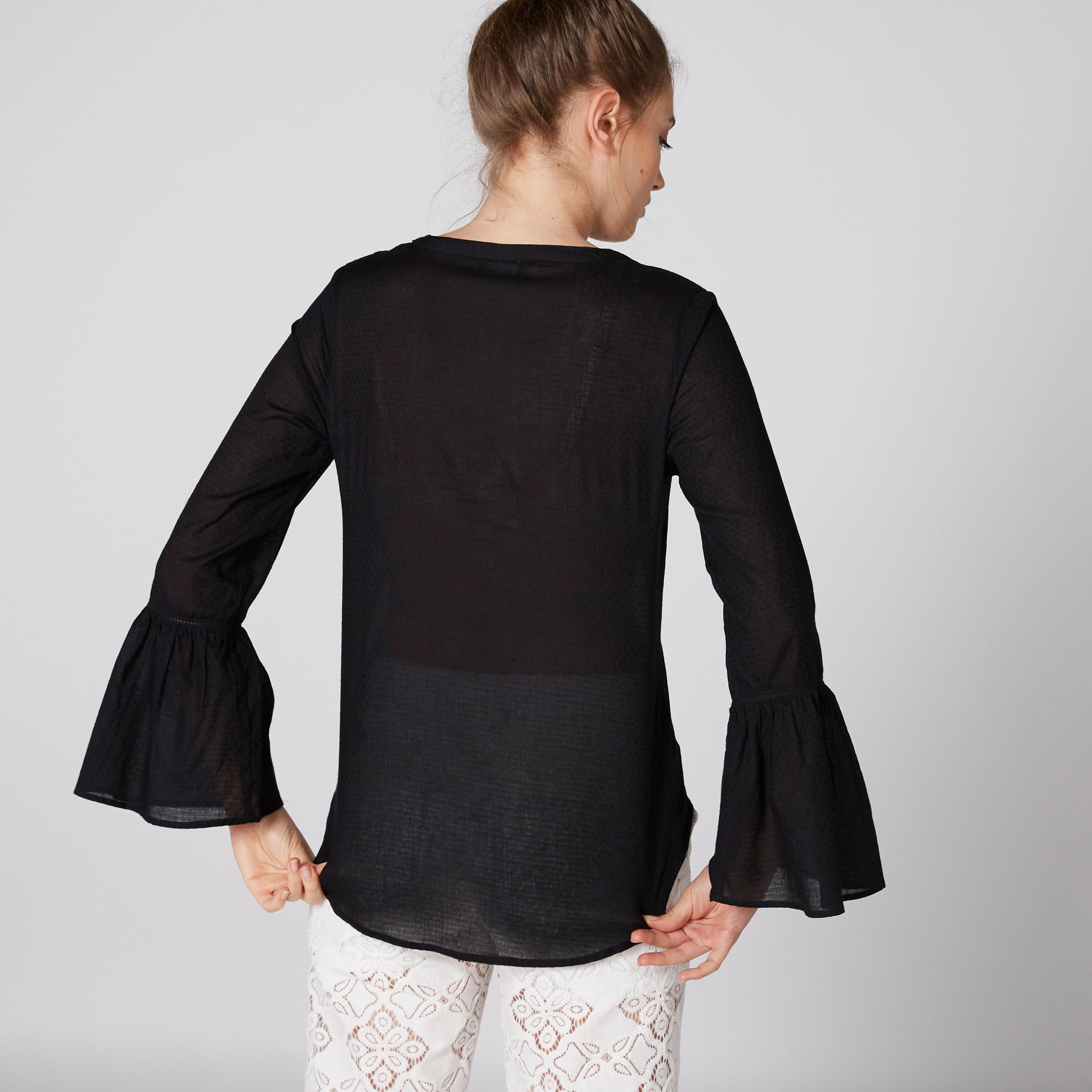 بلوزة بياقة V وأكمام واسعة-women-clothing-shirtsandblouses-blouses-image-2