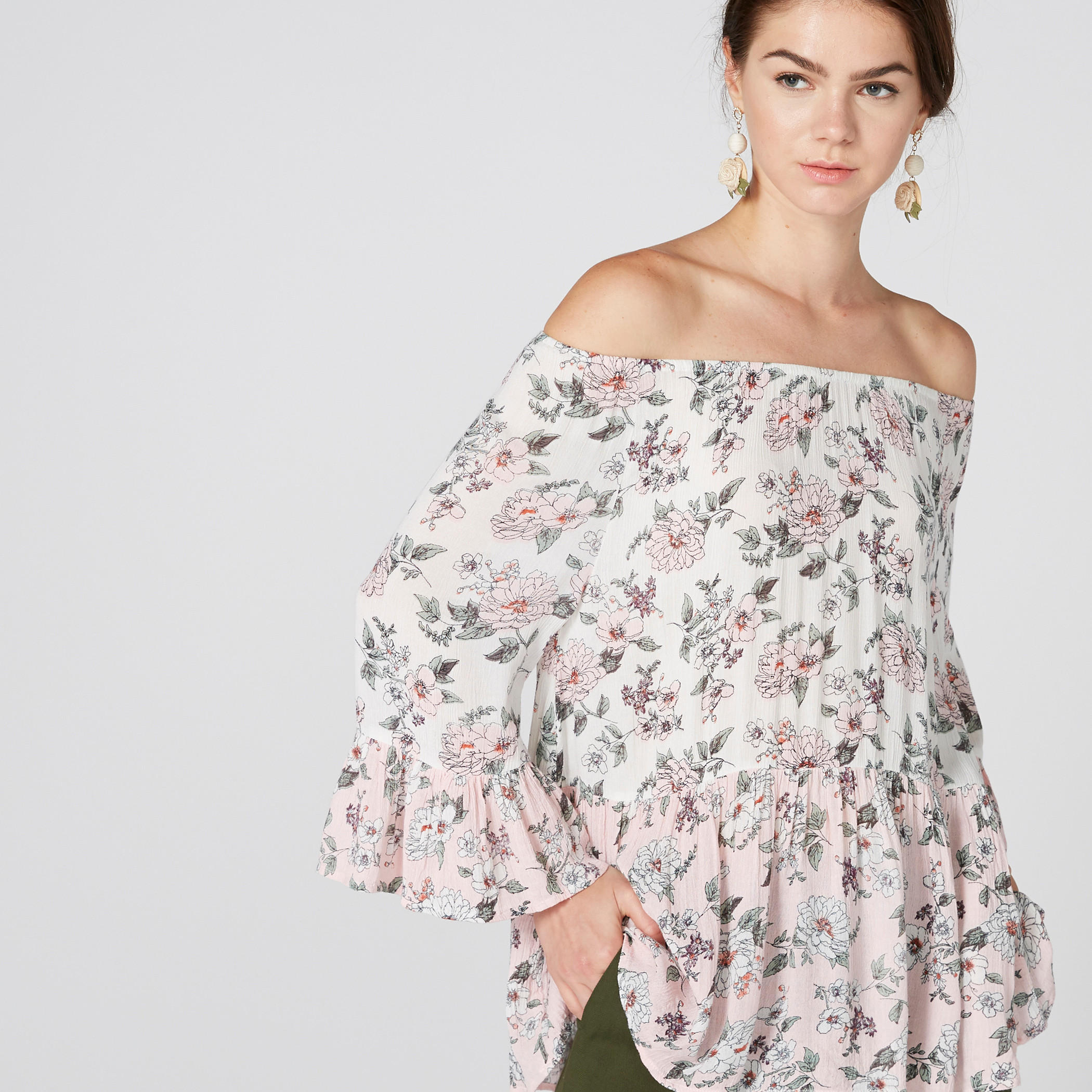 بلوزة مكشوفة الأكتاف بأكمام واسعة وطبعات-women-clothing-shirtsandblouses-blouses-image-3