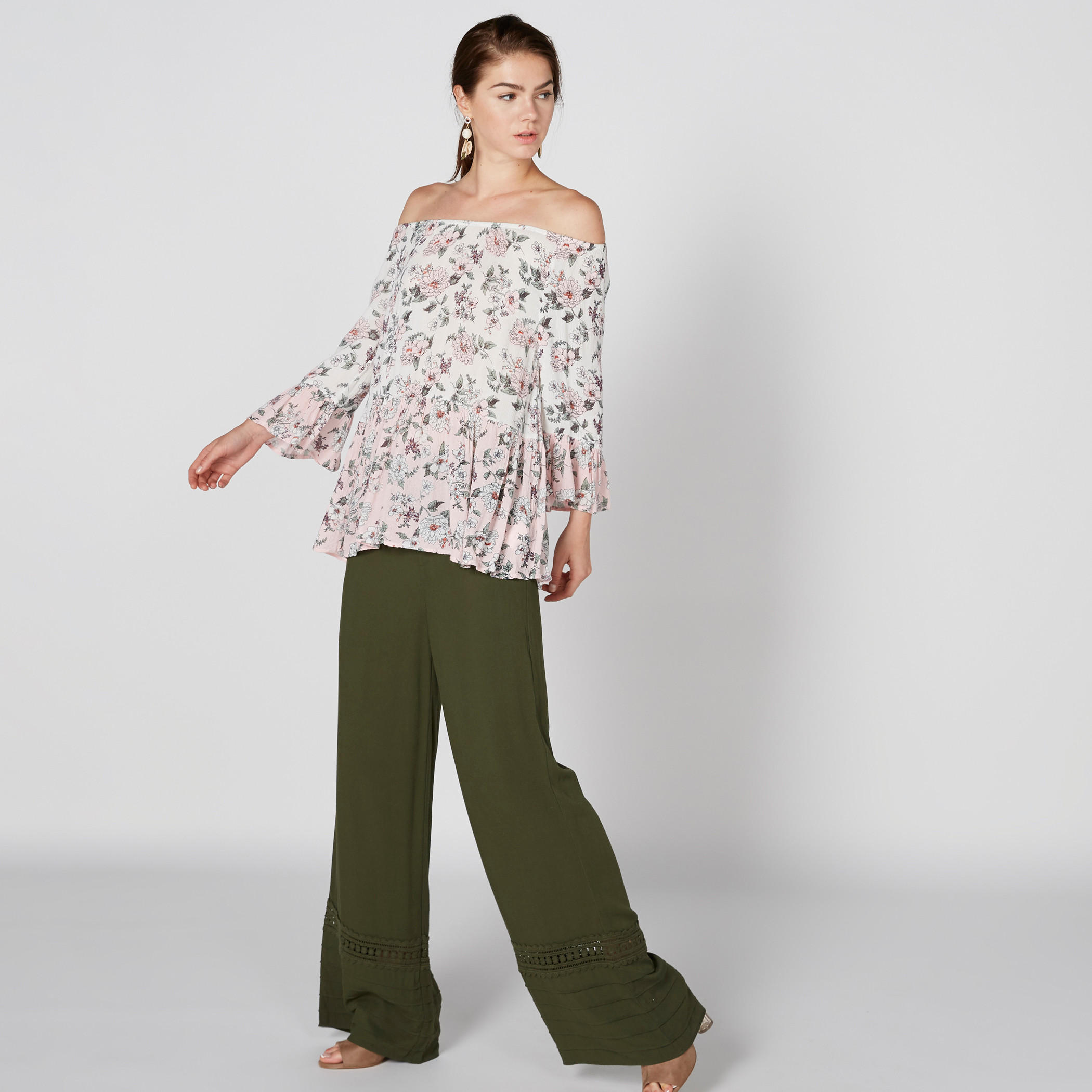 بلوزة مكشوفة الأكتاف بأكمام واسعة وطبعات-women-clothing-shirtsandblouses-blouses-image-4