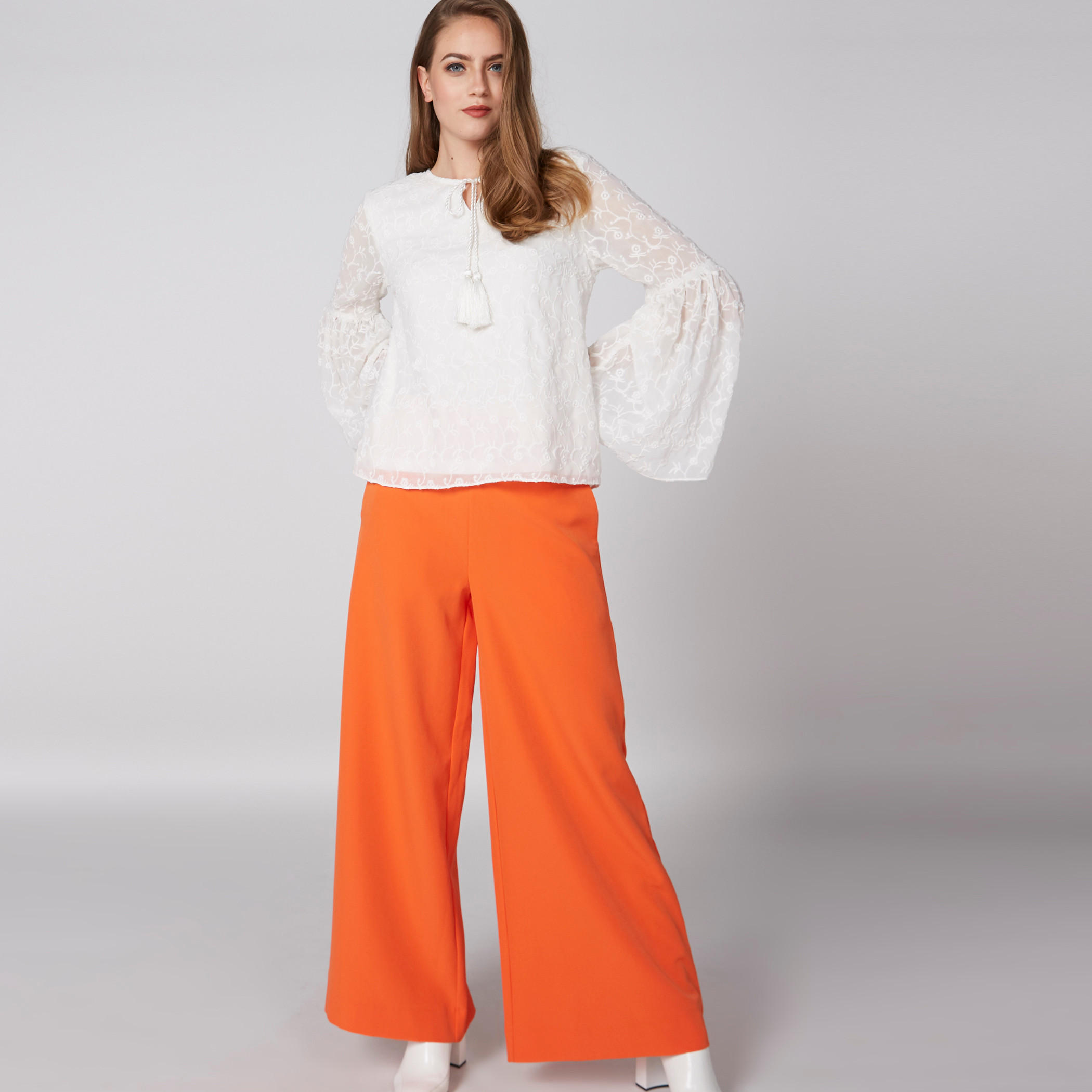 بلوزة مطرّزة بأكمام عريضة ورباط-women-clothing-shirtsandblouses-blouses-image-1