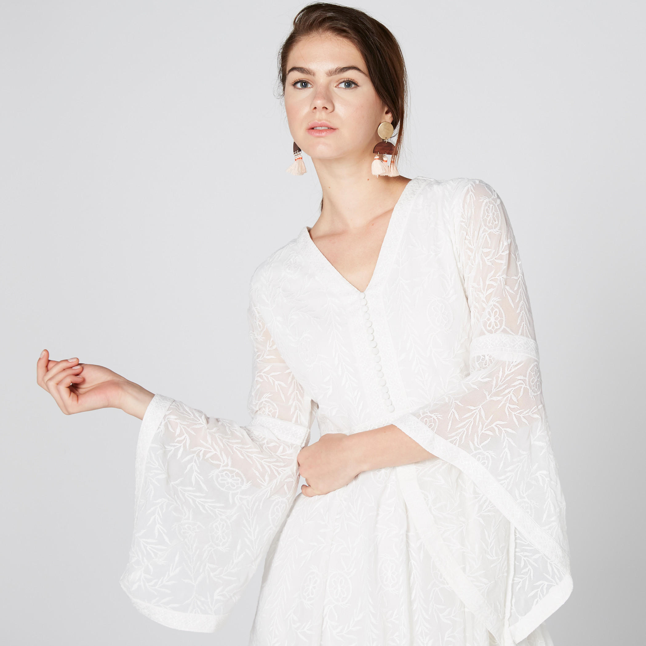 فستان مطرّز متوسط الطول بياقة V وأكمام كشكش-women-clothing-dresses-image-4