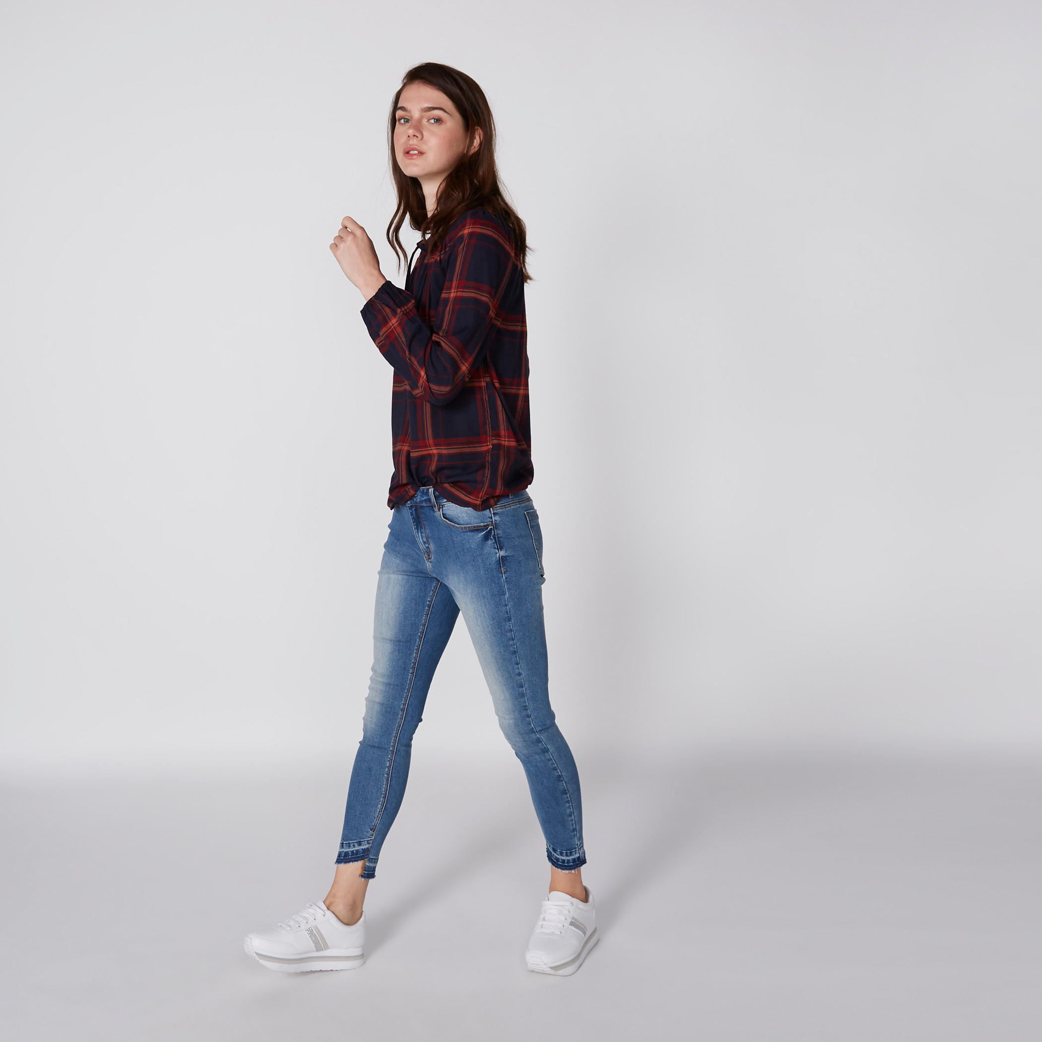 بلوزة كاروهات بياقة مستديرة وأكمام طويلة-women-clothing-shirtsandblouses-blouses-image-1