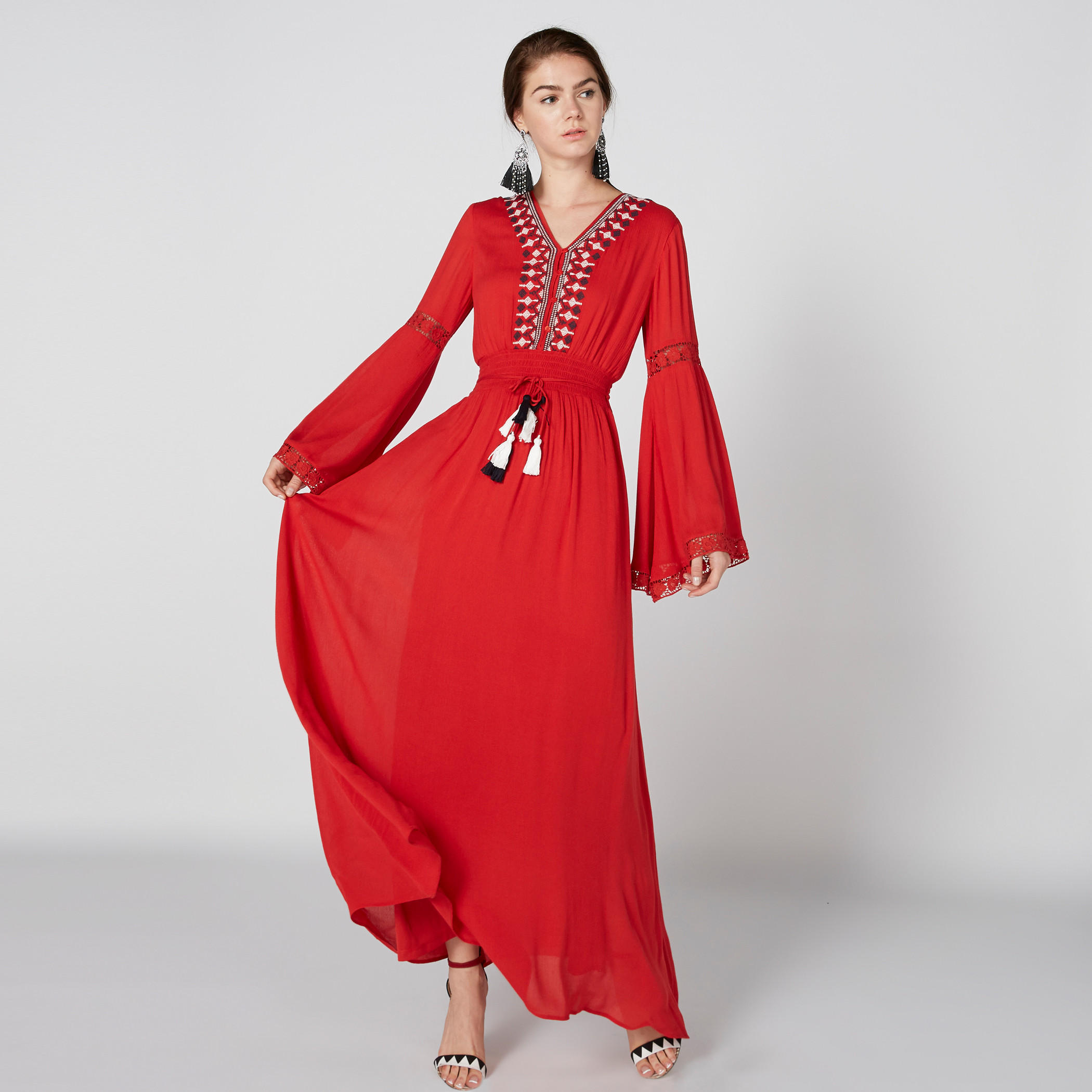 فستان طويل مطرّز بياقة V وأكمام عريضة-women-clothing-dresses-image-2