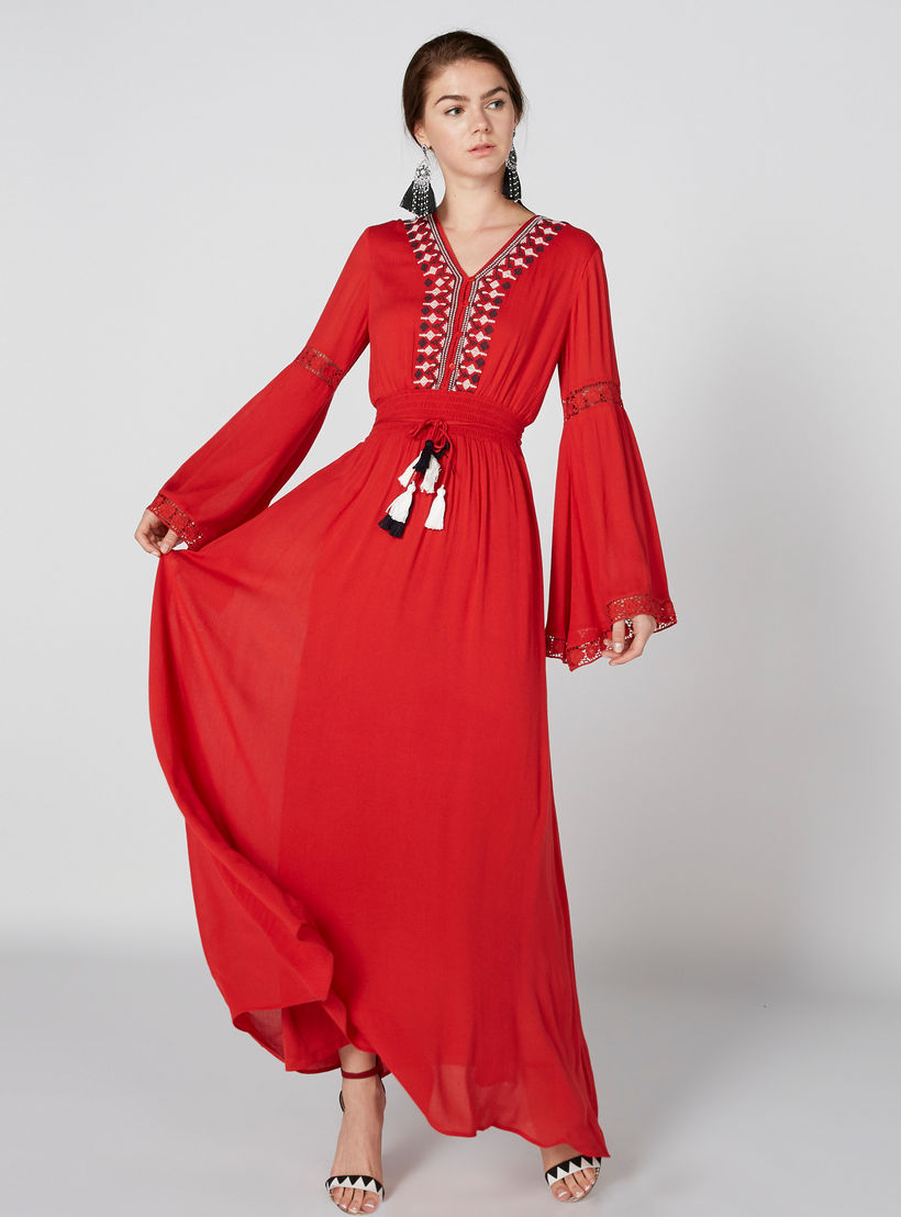 فستان طويل مطرّز بياقة V وأكمام عريضة-women-clothing-dresses-image-2
