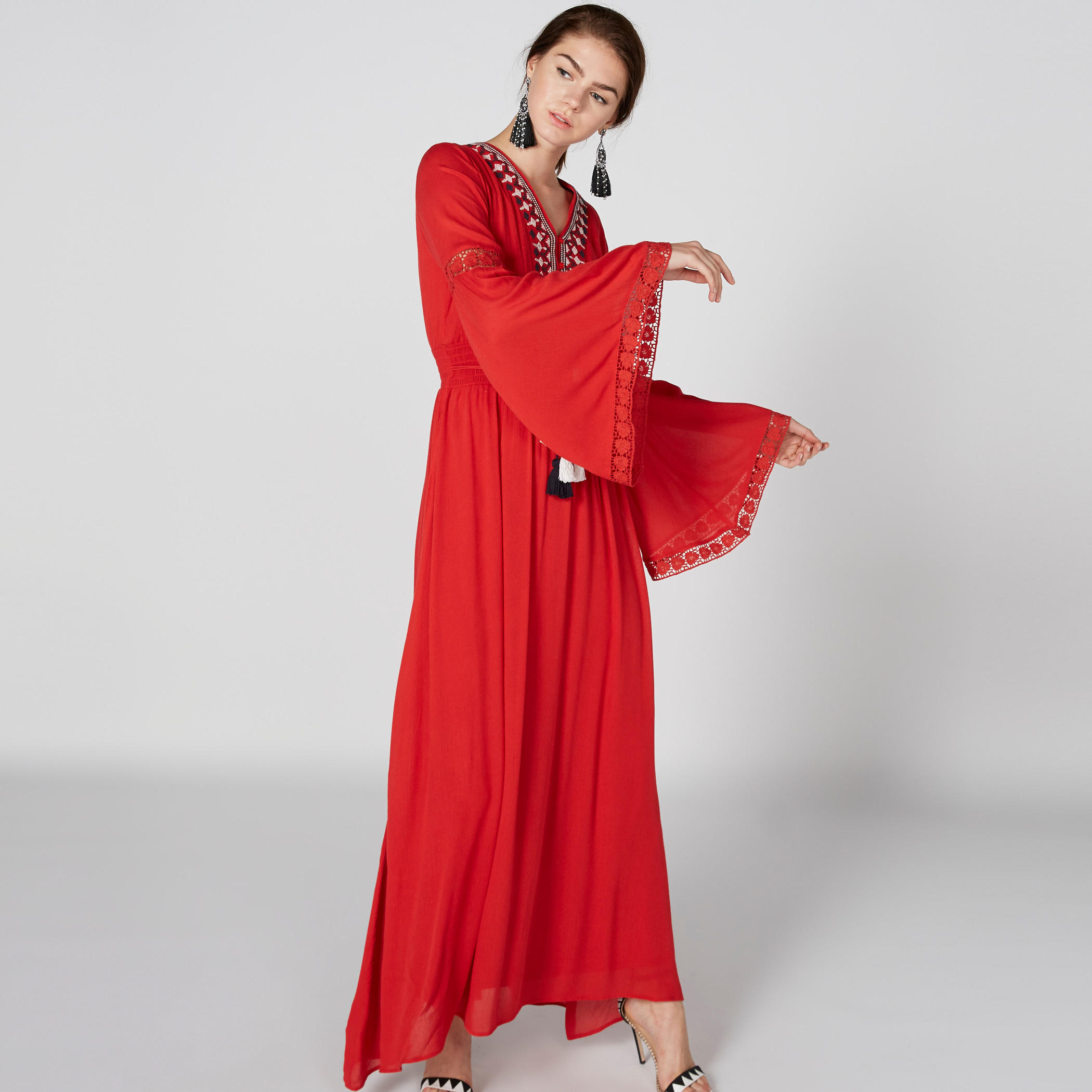 فستان طويل مطرّز بياقة V وأكمام عريضة-women-clothing-dresses-image-3