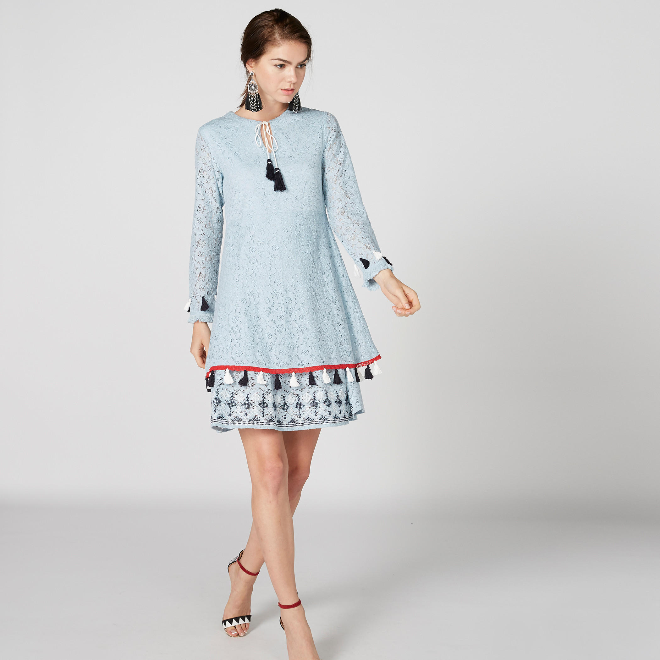 فستان متوسط الطول بأكمام طويلة وشرّابات وتفاصيل دانتيل-women-clothing-dresses-image-1