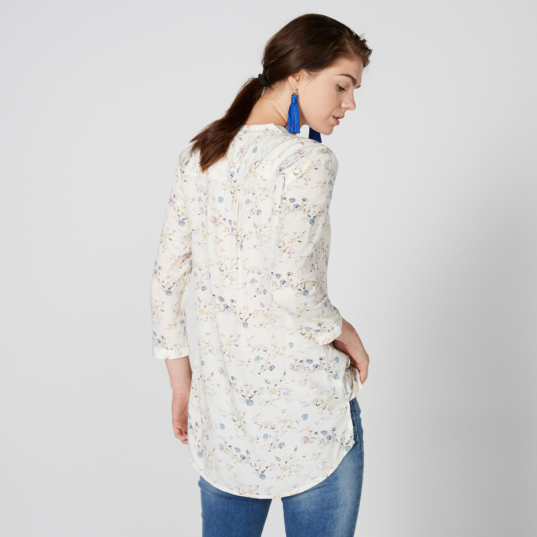 بلوزة بطبعات زهرية وأكمام طويلة وفتحة جانبية-women-clothing-shirtsandblouses-blouses-image-3
