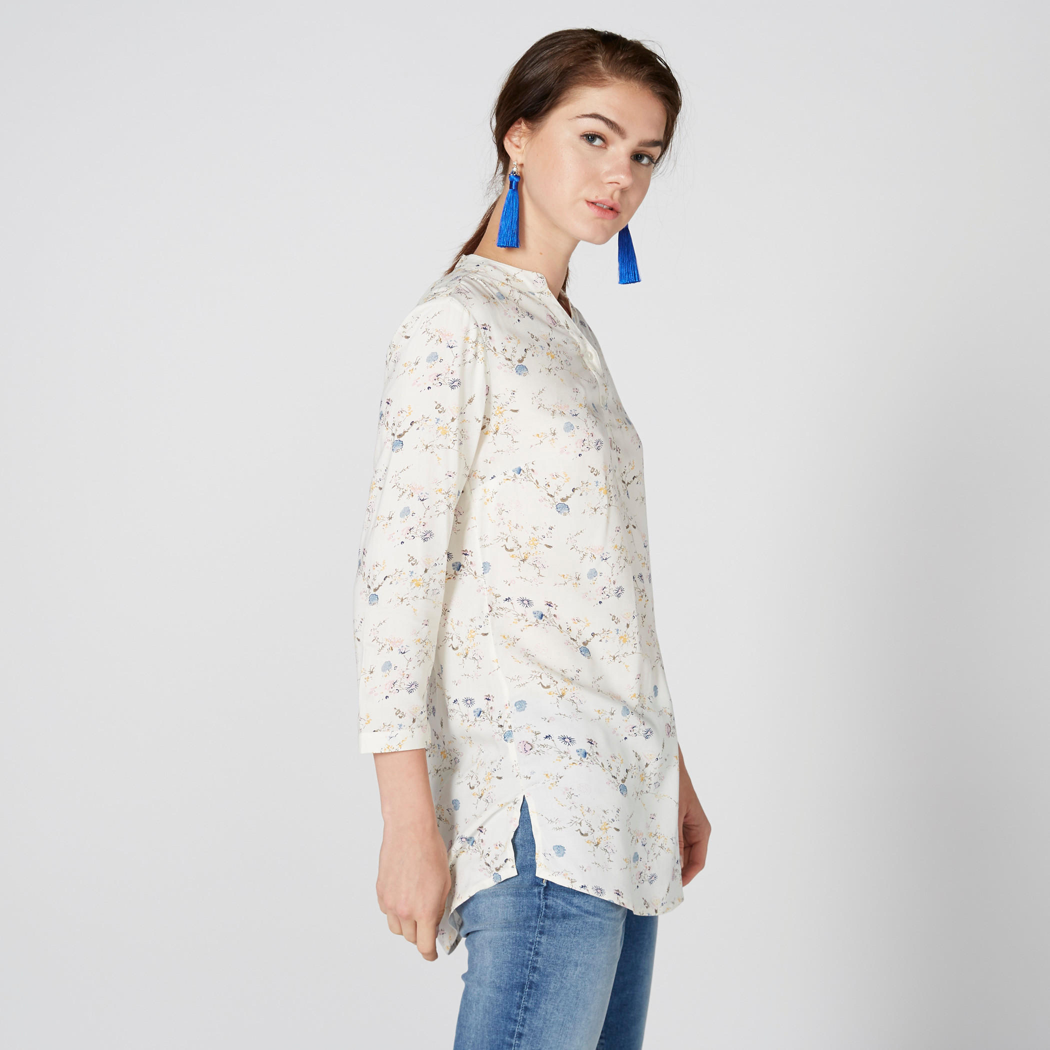 بلوزة بطبعات زهرية وأكمام طويلة وفتحة جانبية-women-clothing-shirtsandblouses-blouses-image-4