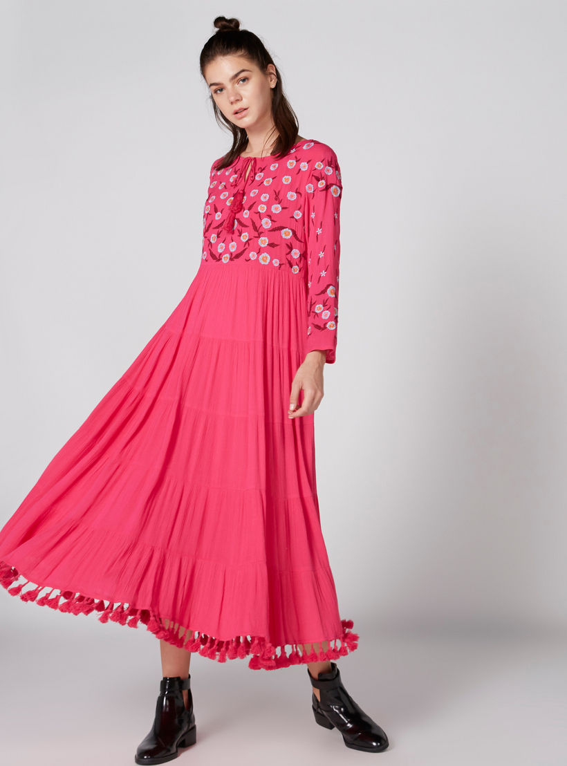 فستان طويل مطرّز بأكمام طويلة وشرّابات-women-clothing-dresses-image-1